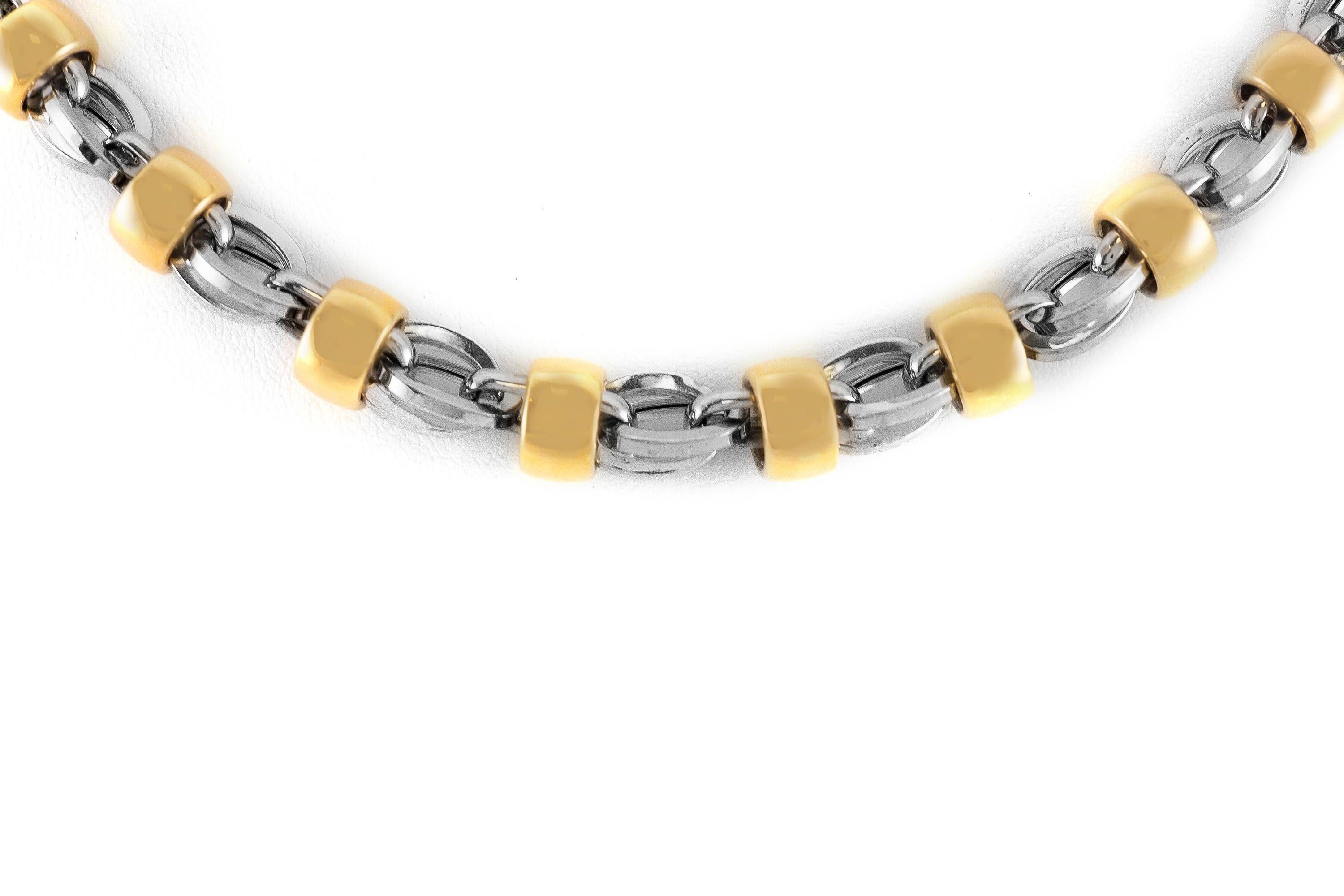 Necklace finely crafted in 18 karat yellow gold, 17 inches long, weighing 29.1 dwt. Circa 1980.
