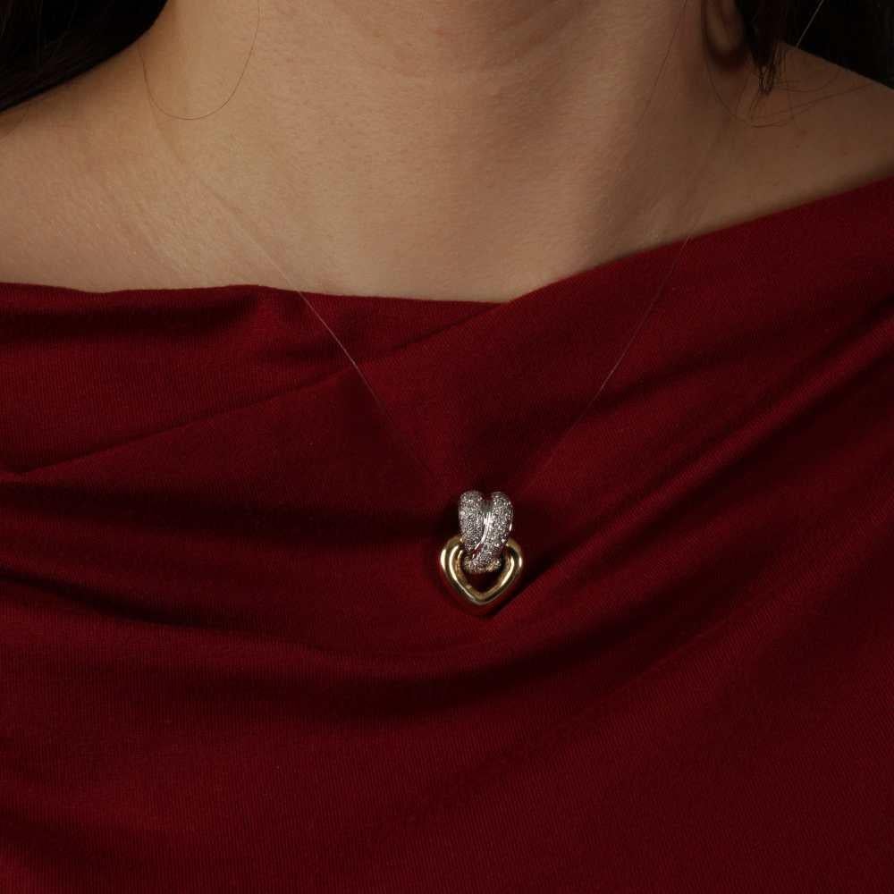 Taglio brillante Ciondolo in oro bicolore con diamanti Brilliante incastonati a pavé in vendita