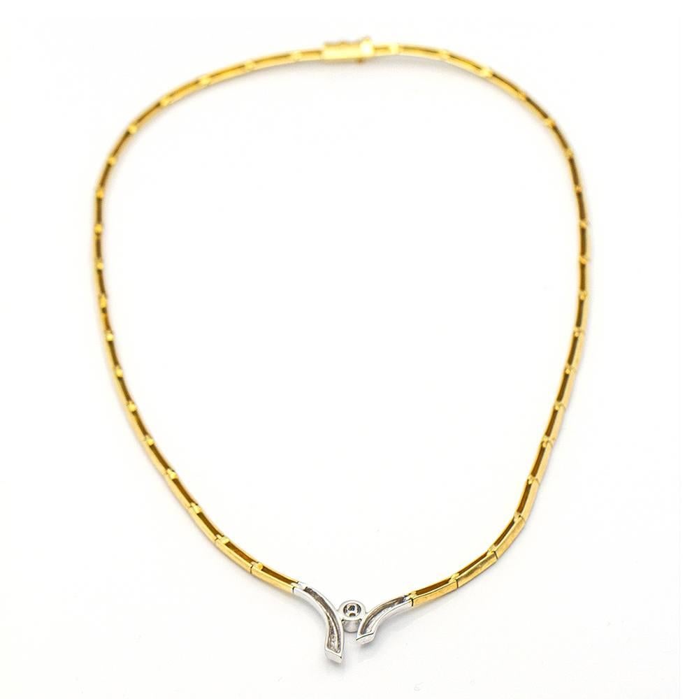 Collier solitaire en or bicolore avec diamant en vente 1