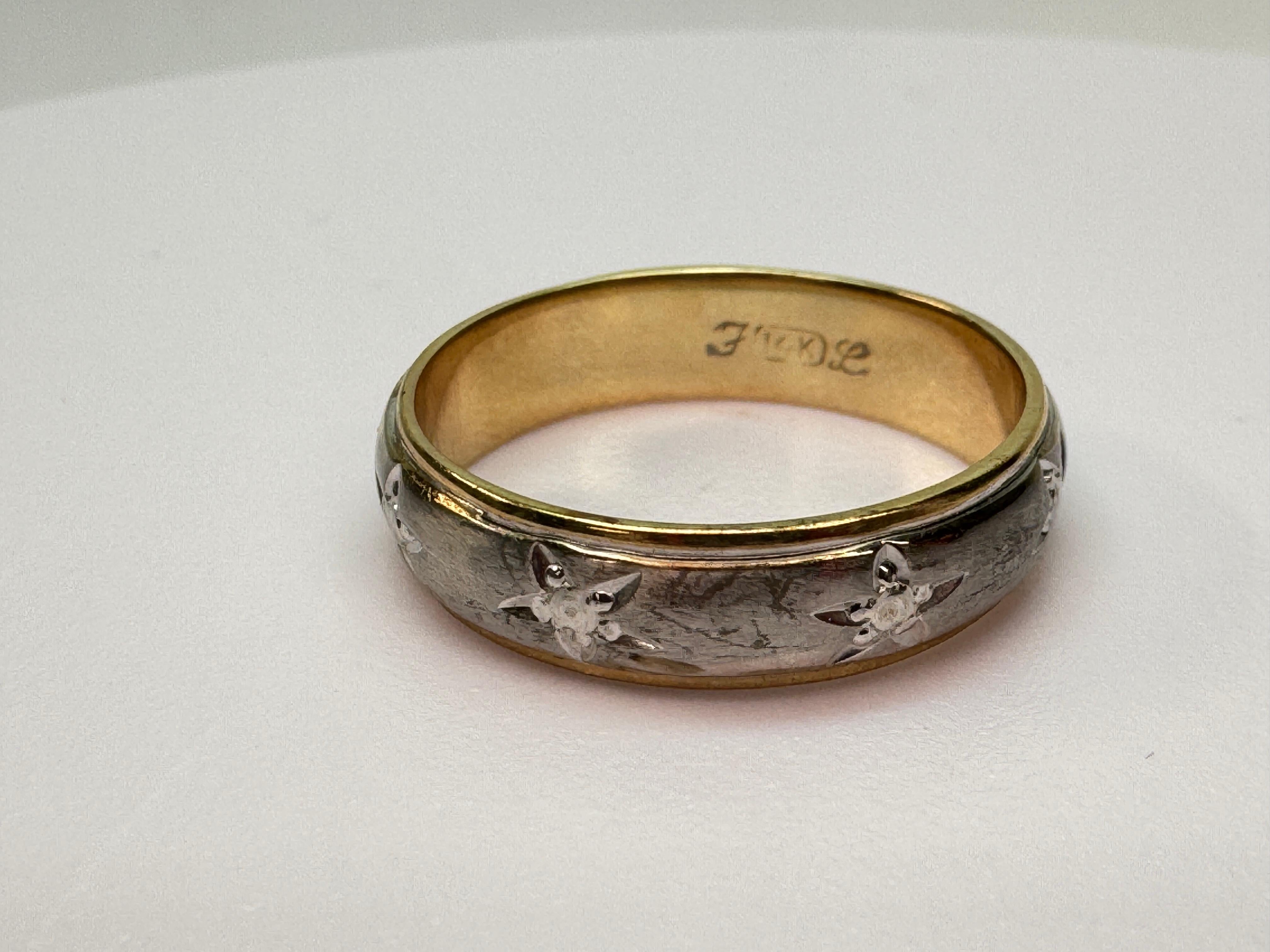 Women's or Men's Two-Tone Gold Starburst Ring Band For Sale