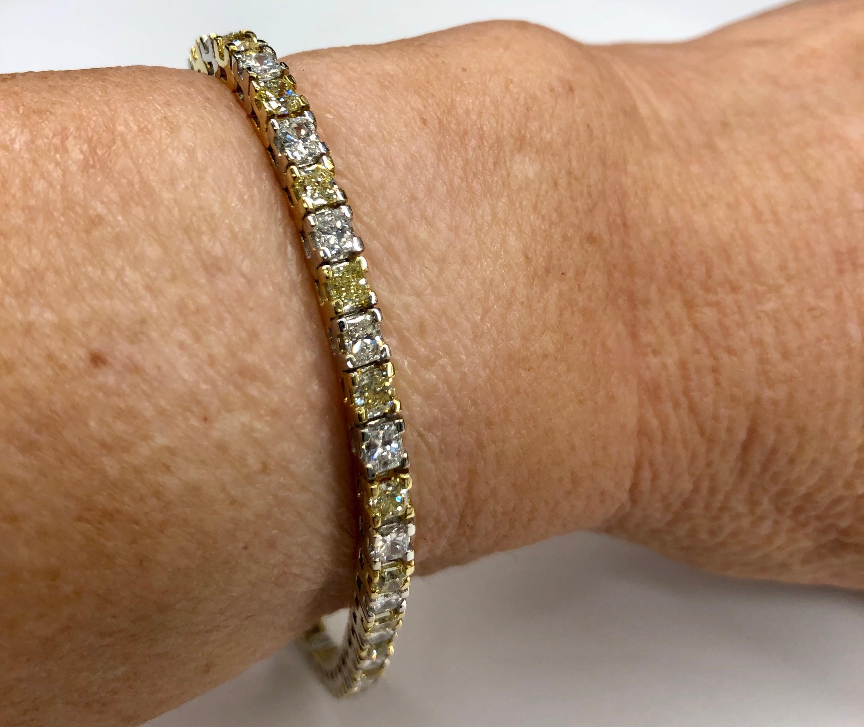 Yellow and White Diamond Line Bracelet in 18K Two-Tone Gold In Good Condition For Sale In Houston, TX