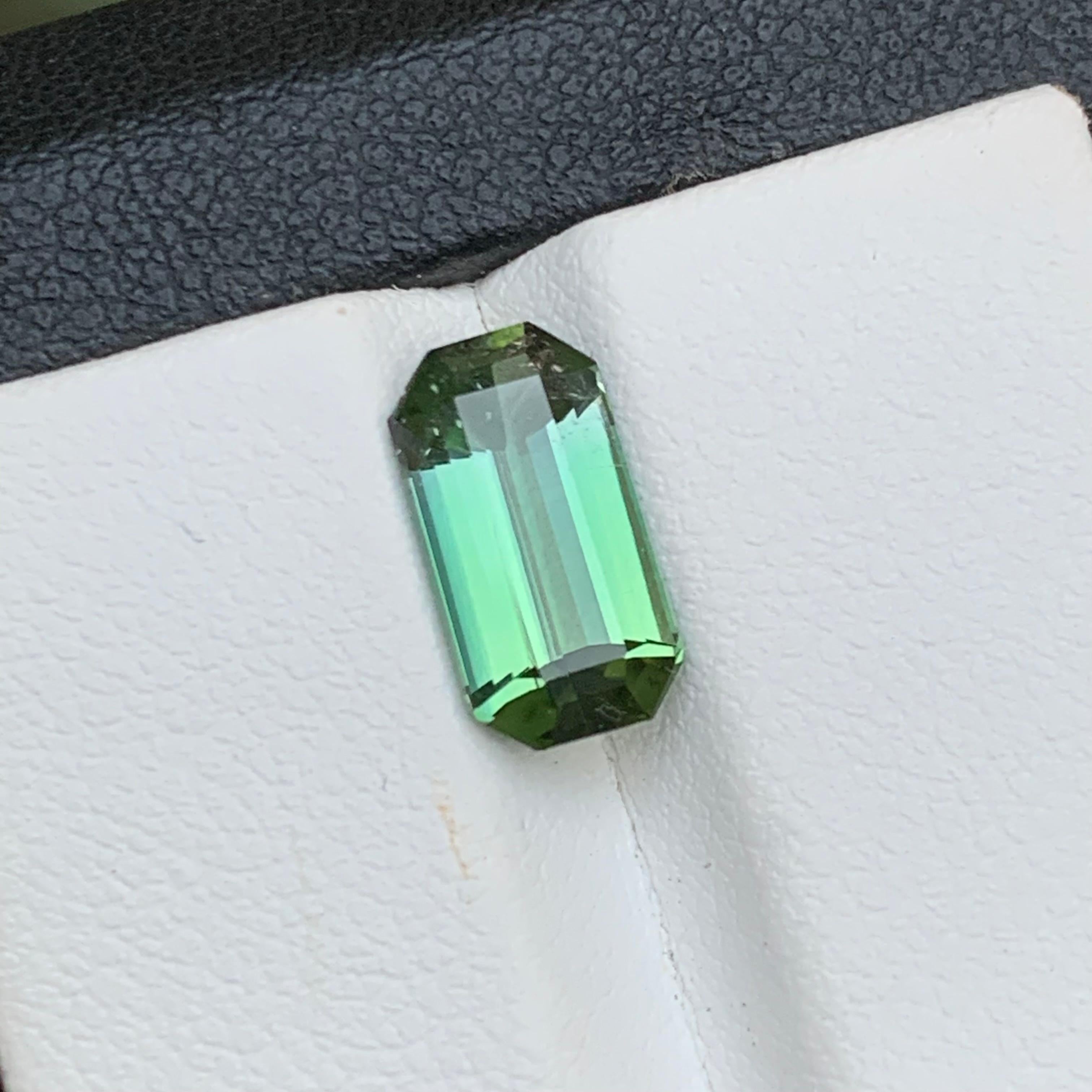 Green Two Tone Natural Tourmaline Loose Gemstone for Ring, Necklace Pendant in Emerald Cut from Afghanistan!!

💎 GEMSTONE TYPE: Tourmaline
⚖️ WEIGHT: 2.65 Carat
🪚 SHAPE & CUT: Emerald Cut
📏 SIZE (MM): 11.63 x 6.11 x 4.38
🌈 COLOR:  Green Two