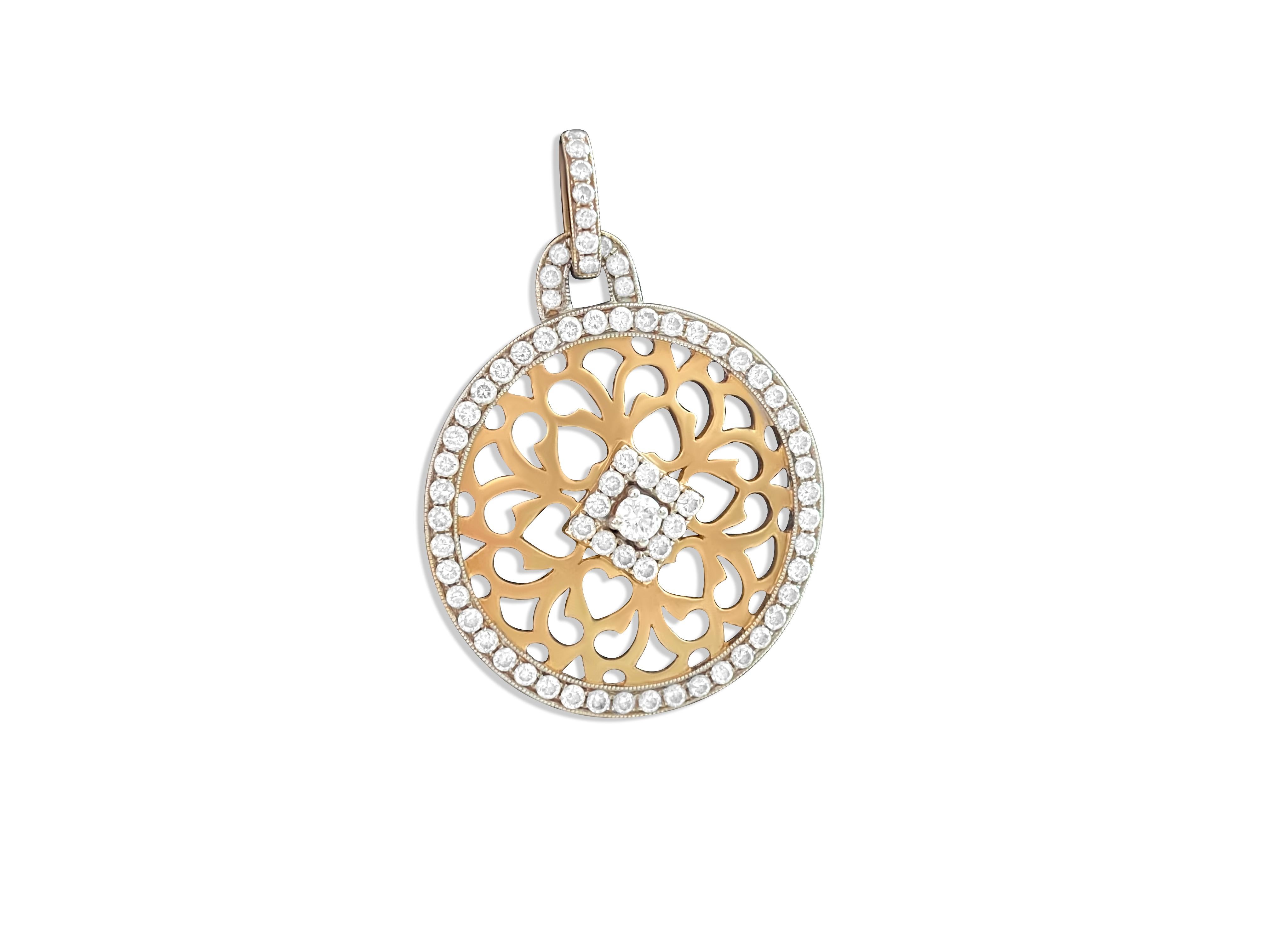 Una bella collana in oro giallo e bianco lucido con diamanti veri. Il ciondolo non è troppo pesante, con un peso di 4,75 grammi. I diamanti sono di ottima qualità, con un bel luccichio, e hanno una classica forma rotonda. Questi diamanti sono