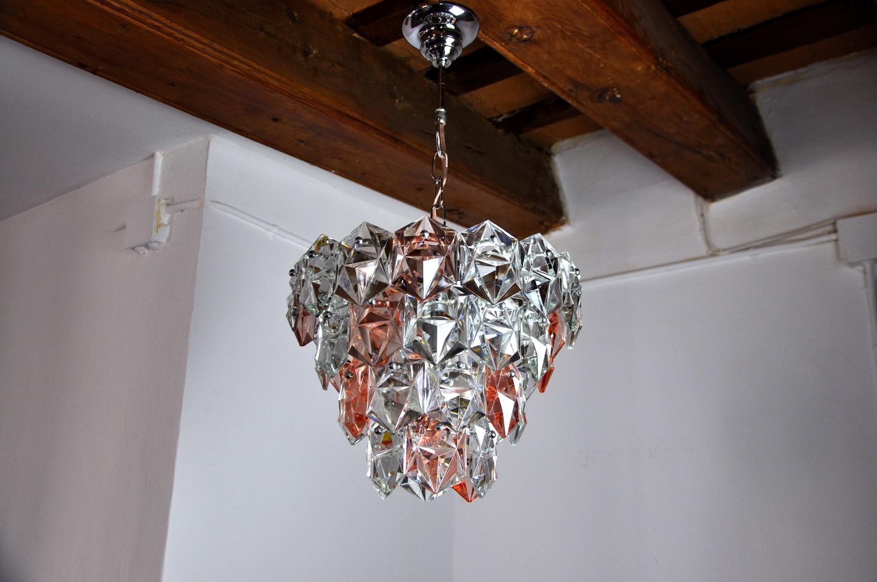 Rare two-tone Kinkeldey chandelier designed and produced in Germany in the 1970s. Golden brass structure composed of pink and transparent cut crystals in perfect condition spread over 4 floors. Rare design object that will illuminate your interior