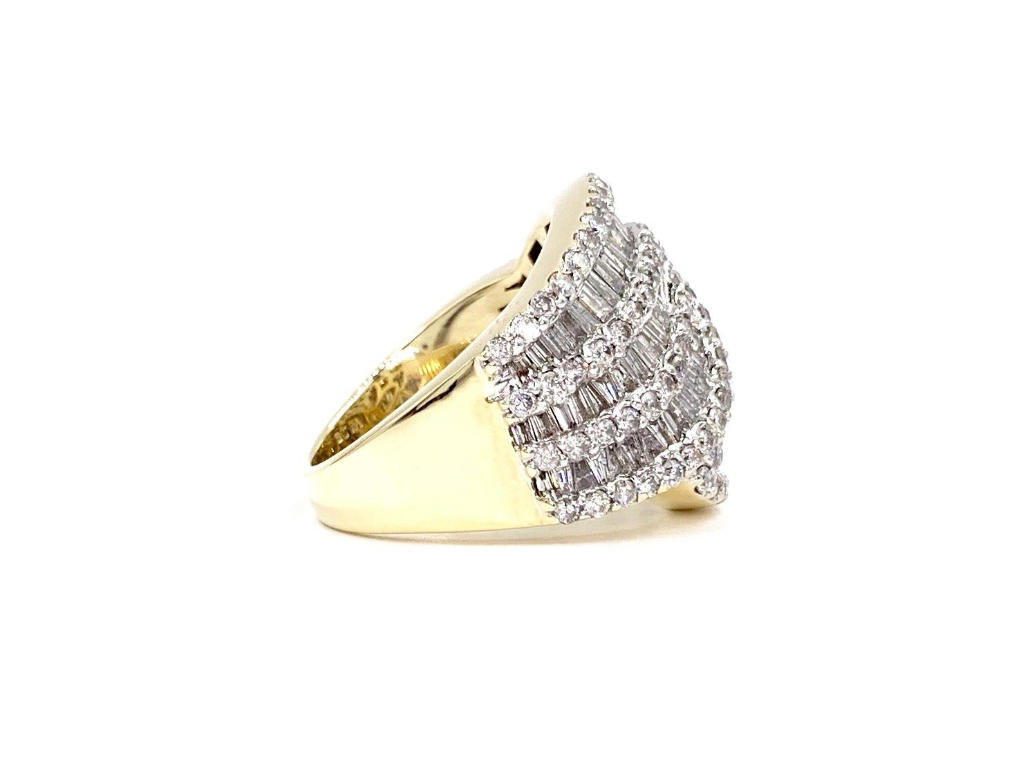 Two-Tone Large Leaf Style Baguette and Round Diamond Ring In Good Condition For Sale In Pikesville, MD