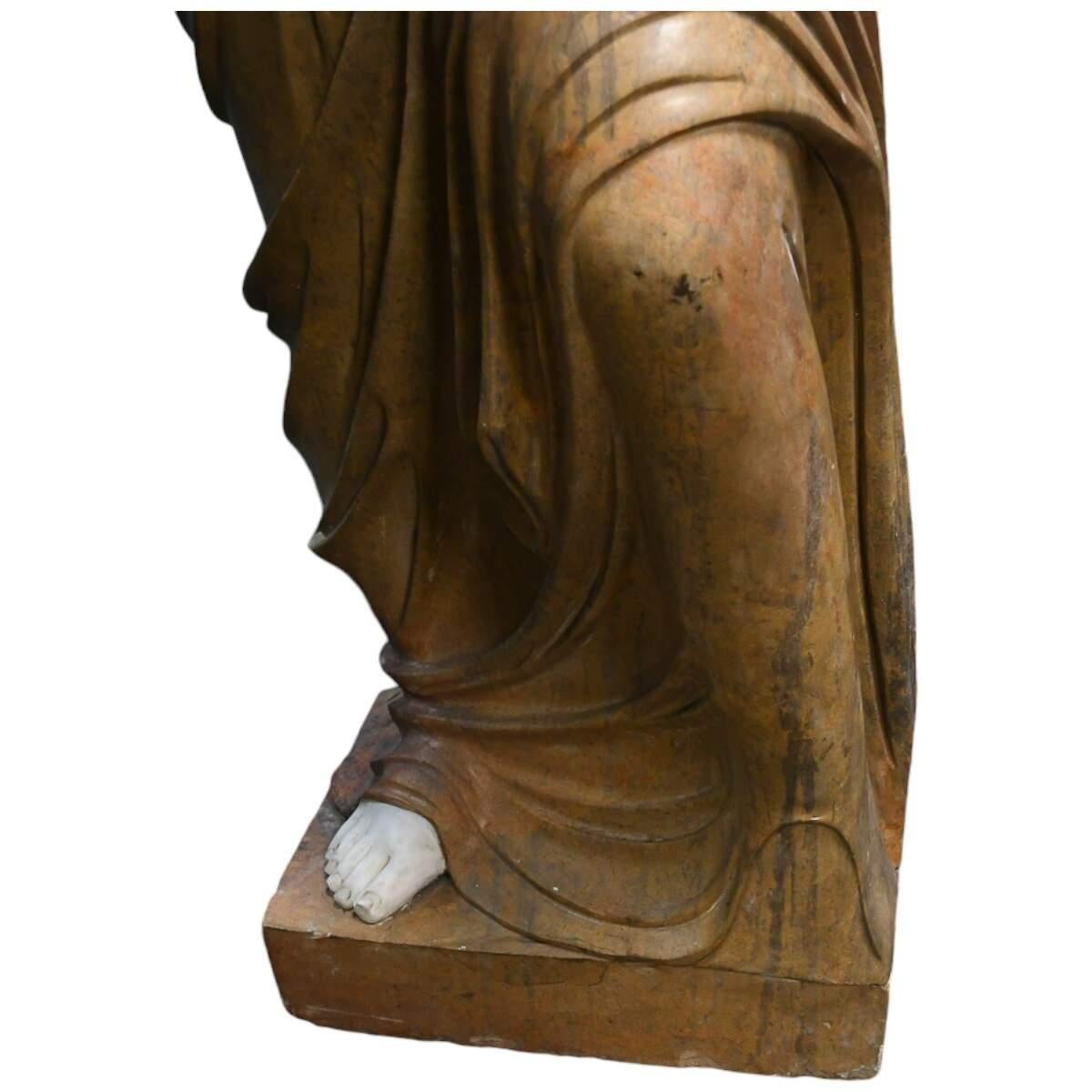 Greco classico Statua femminile senza braccia in stile greco in marmo bicolore in vendita