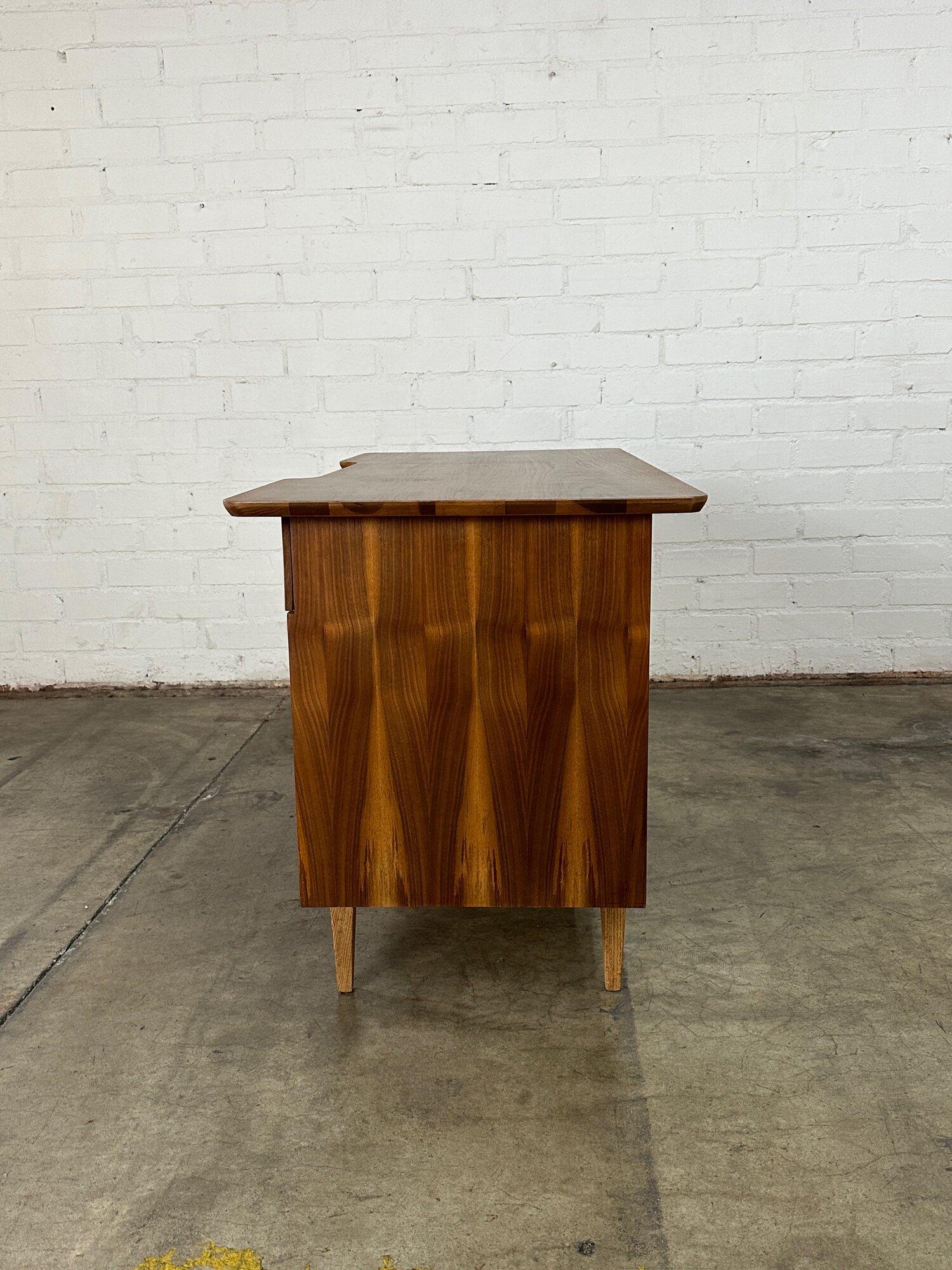 Two tone mid century desk For Sale 2