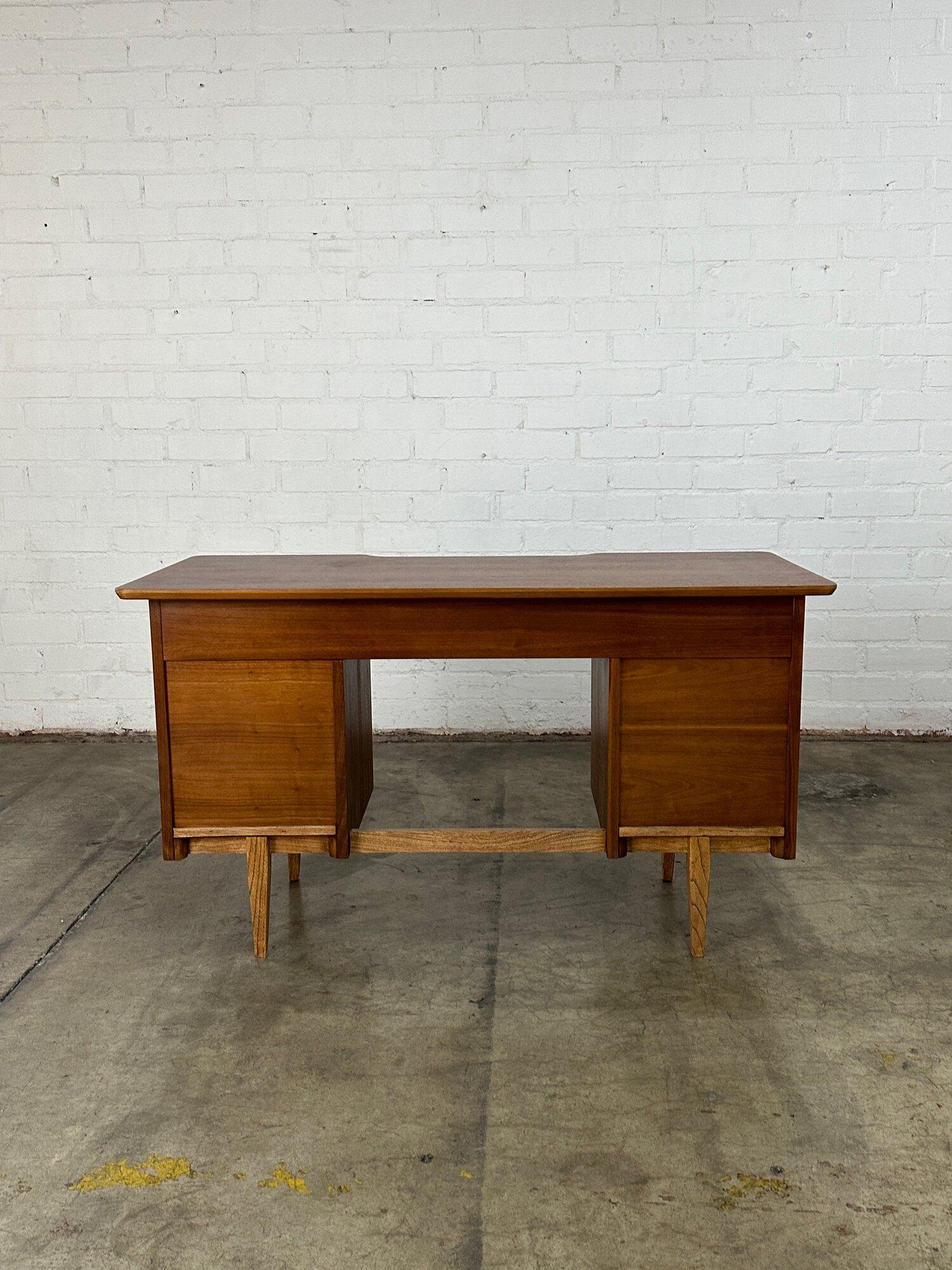 Two tone mid century desk For Sale 3