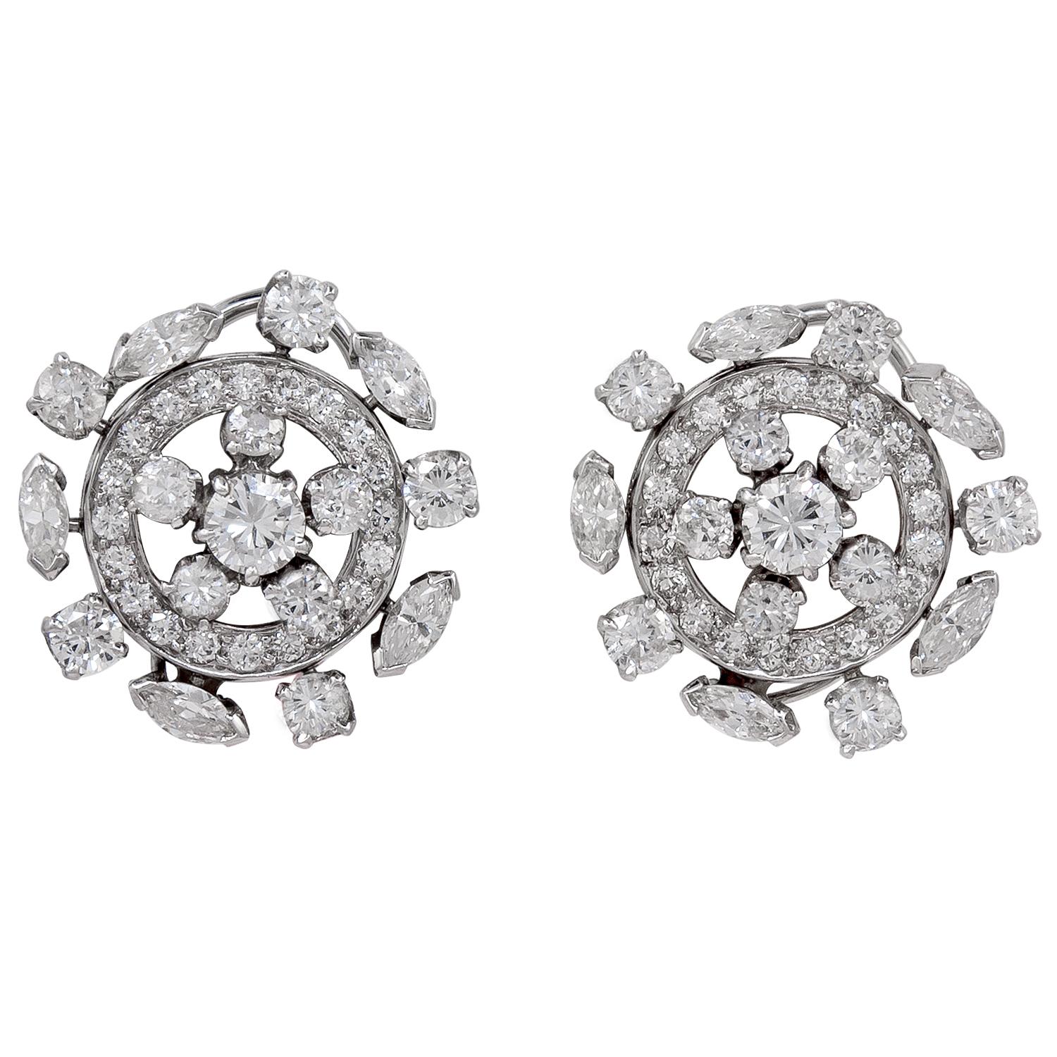 Zweifarbige Diamant-Ohrringe mit gemischtem Schliff im Angebot