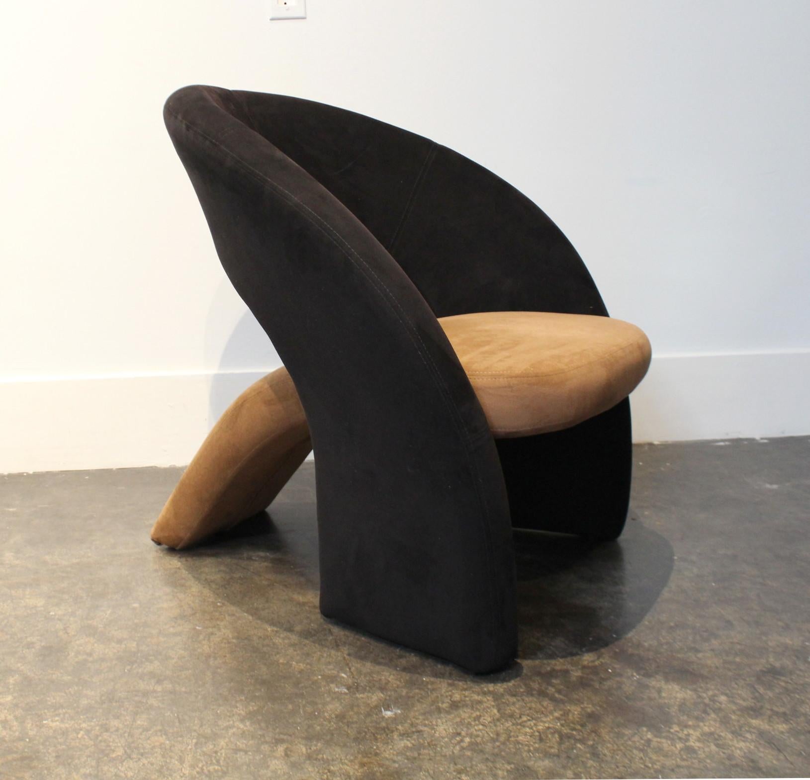 Simple yet stunning design, circa late 1980s-early 1990s lounge chair, unmarked but very much in the style of Pierre Paulin or Olivier Morgue. Back support and sides are composed of one element in dark brown micro-suede, seat and foot are a separate