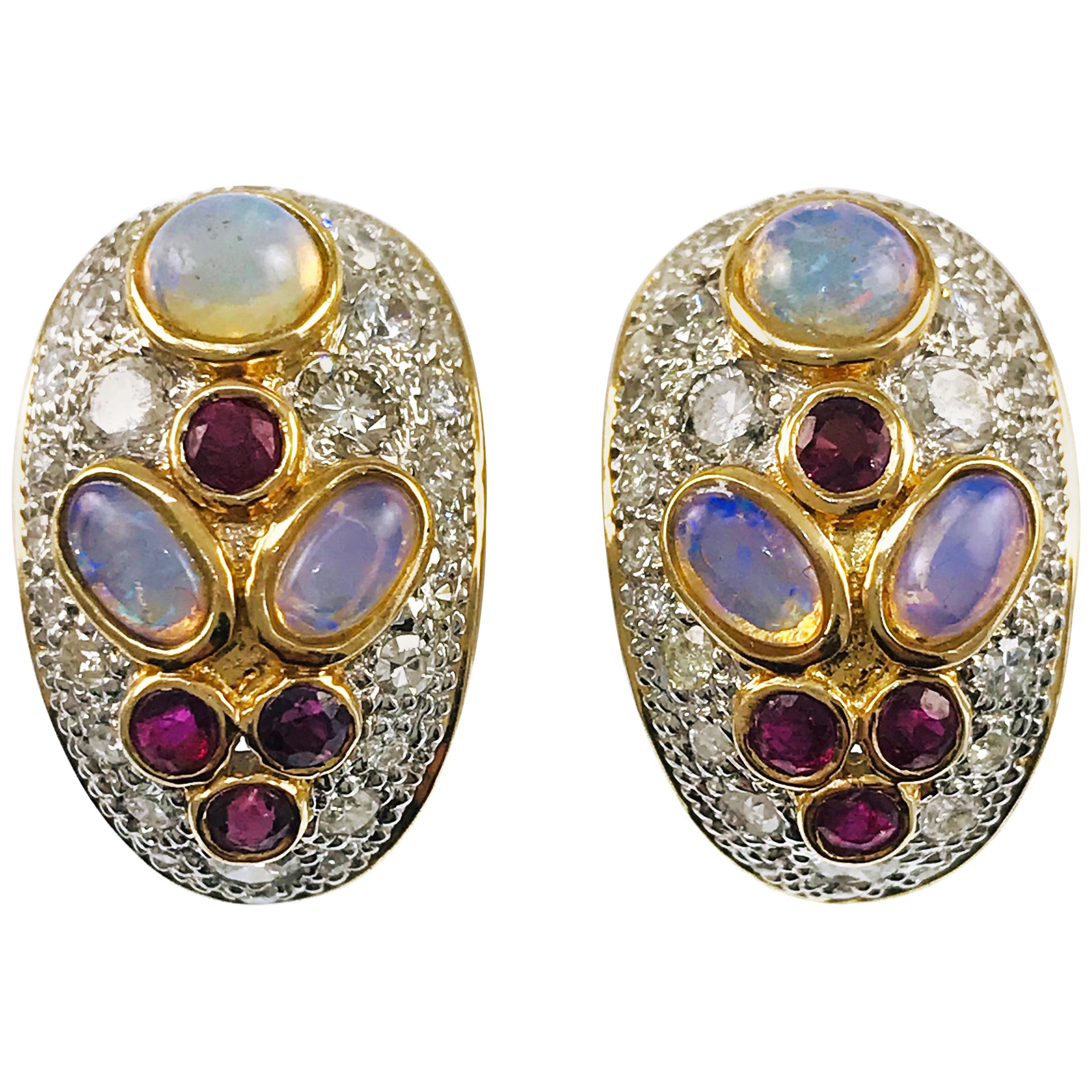 Clips d'oreilles en or 14 carats avec opale bicolore, rubis et diamants