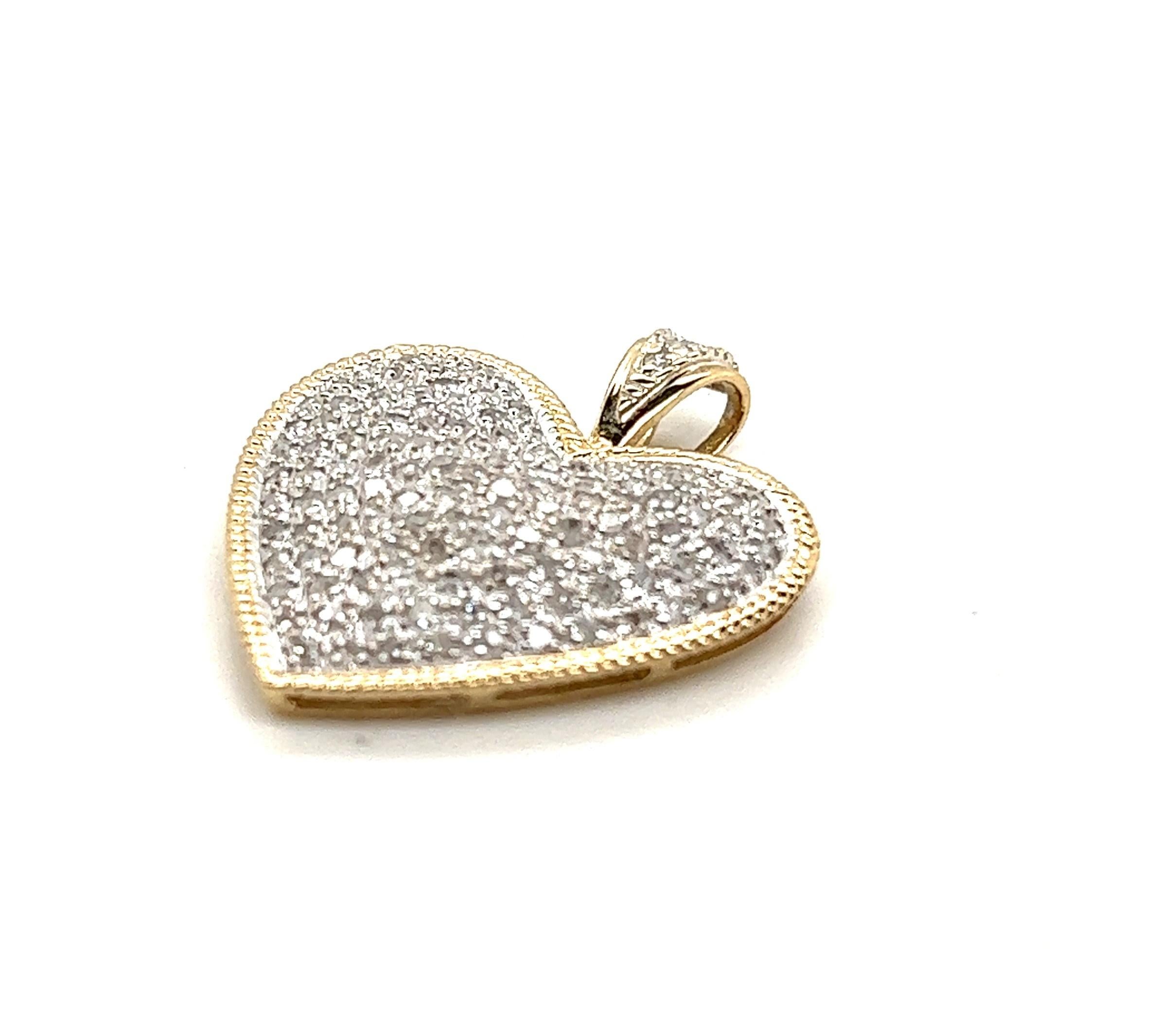 Einfarbiger Herzanhänger mit Pavé-Diamant (Rundschliff)