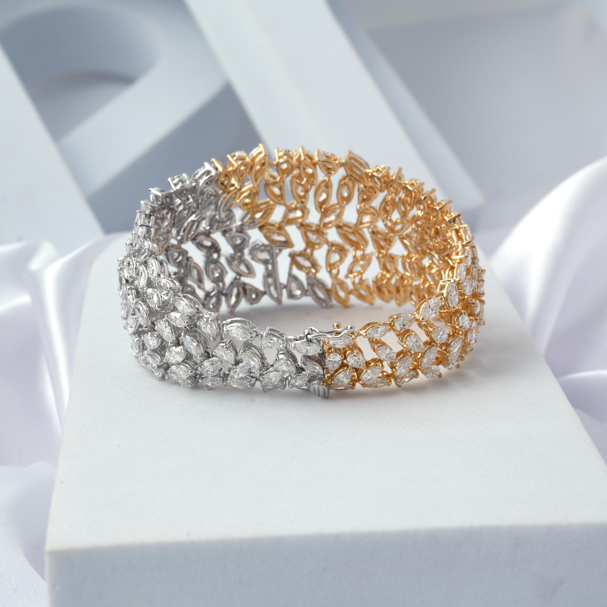 Pulsera ancha de oro macizo de 14 quilates con racimo de diamantes pera y marquesa en dos tonos en Nuevo estado para la venta en Diera, Dubai
