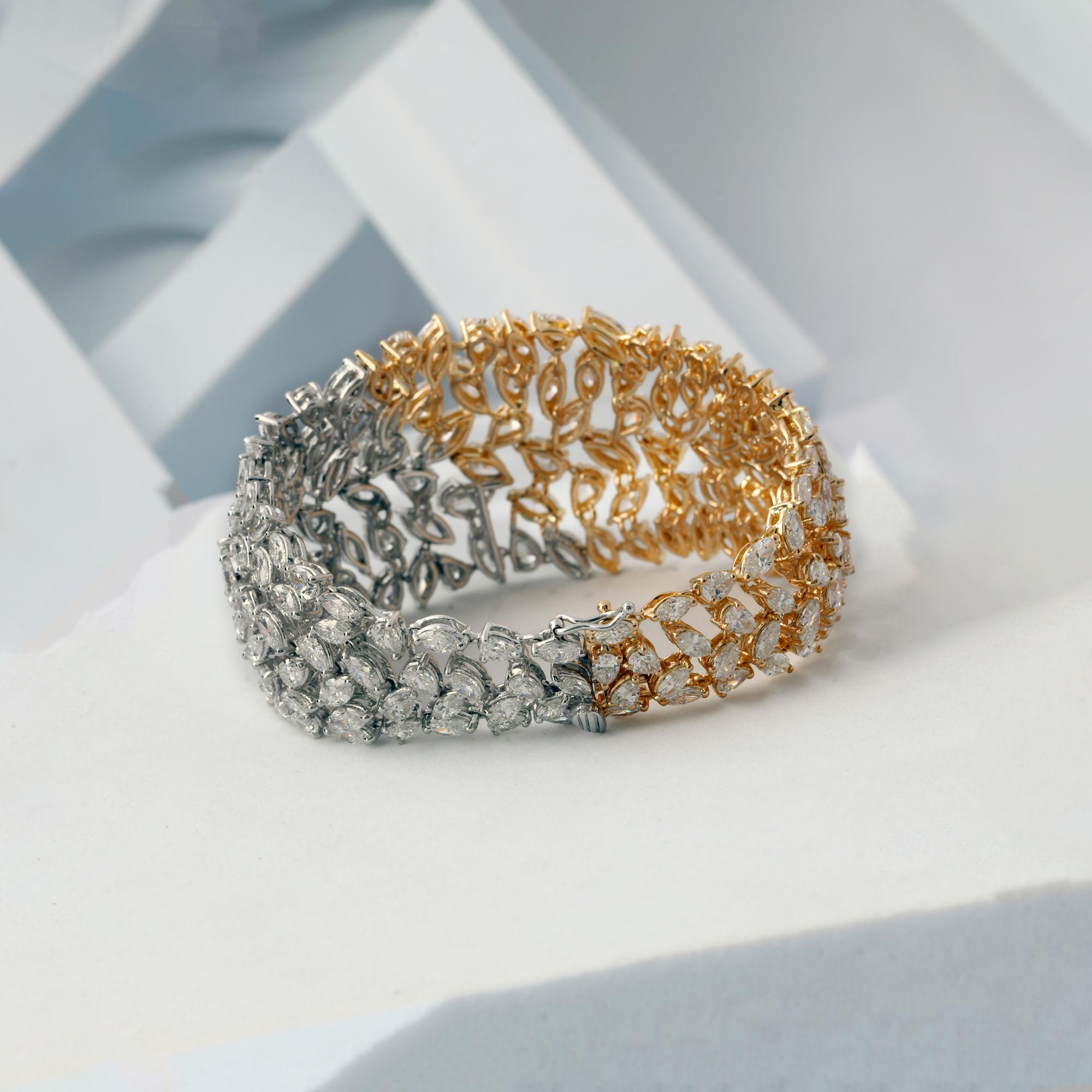 Pulsera ancha de oro macizo de 14 quilates con racimo de diamantes pera y marquesa en dos tonos en venta 1