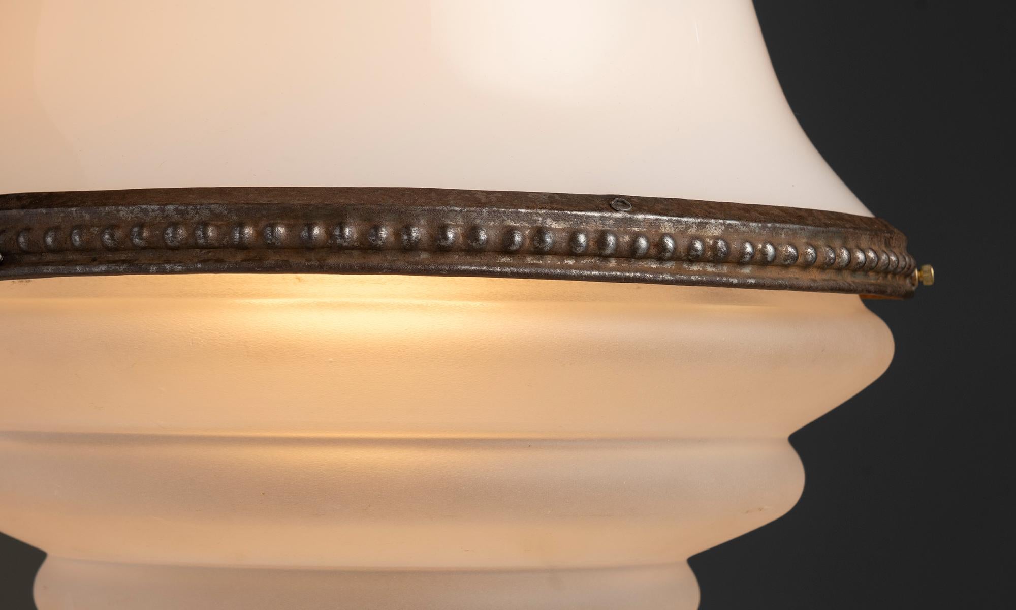 Colgante bicolor, Países Bajos circa 1940 en Bueno estado para la venta en Culver City, CA