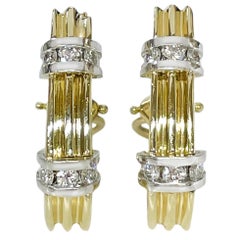 Boucles d'oreilles à diamants bicolores en forme de chevalet