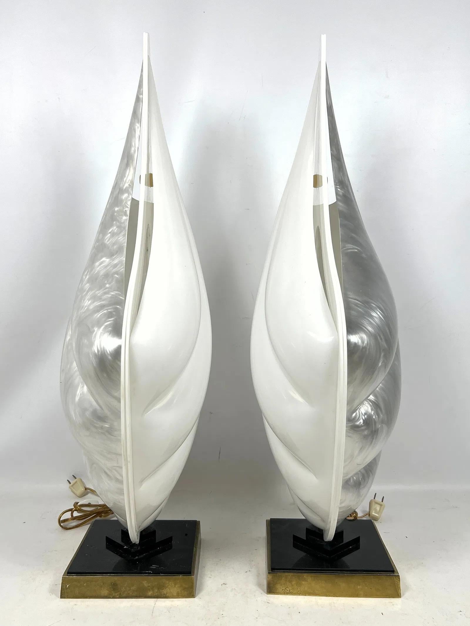 Two-Tone Rougier Clam Shell Acrylic Table Lamps - A Pair en venta 3