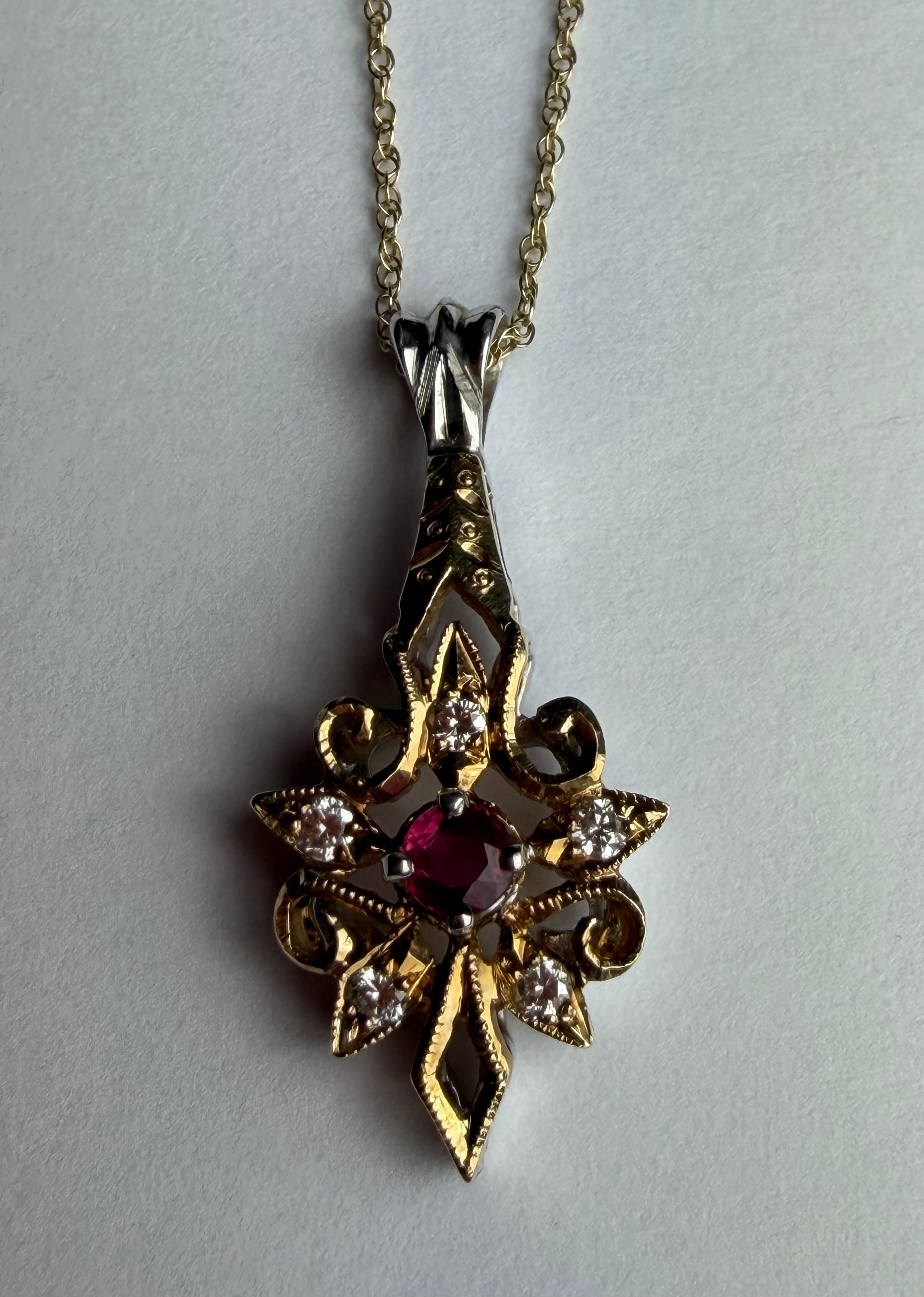Two Tone Ruby and Diamond Pendant Necklace In condizioni buone in vendita a Denver, CO