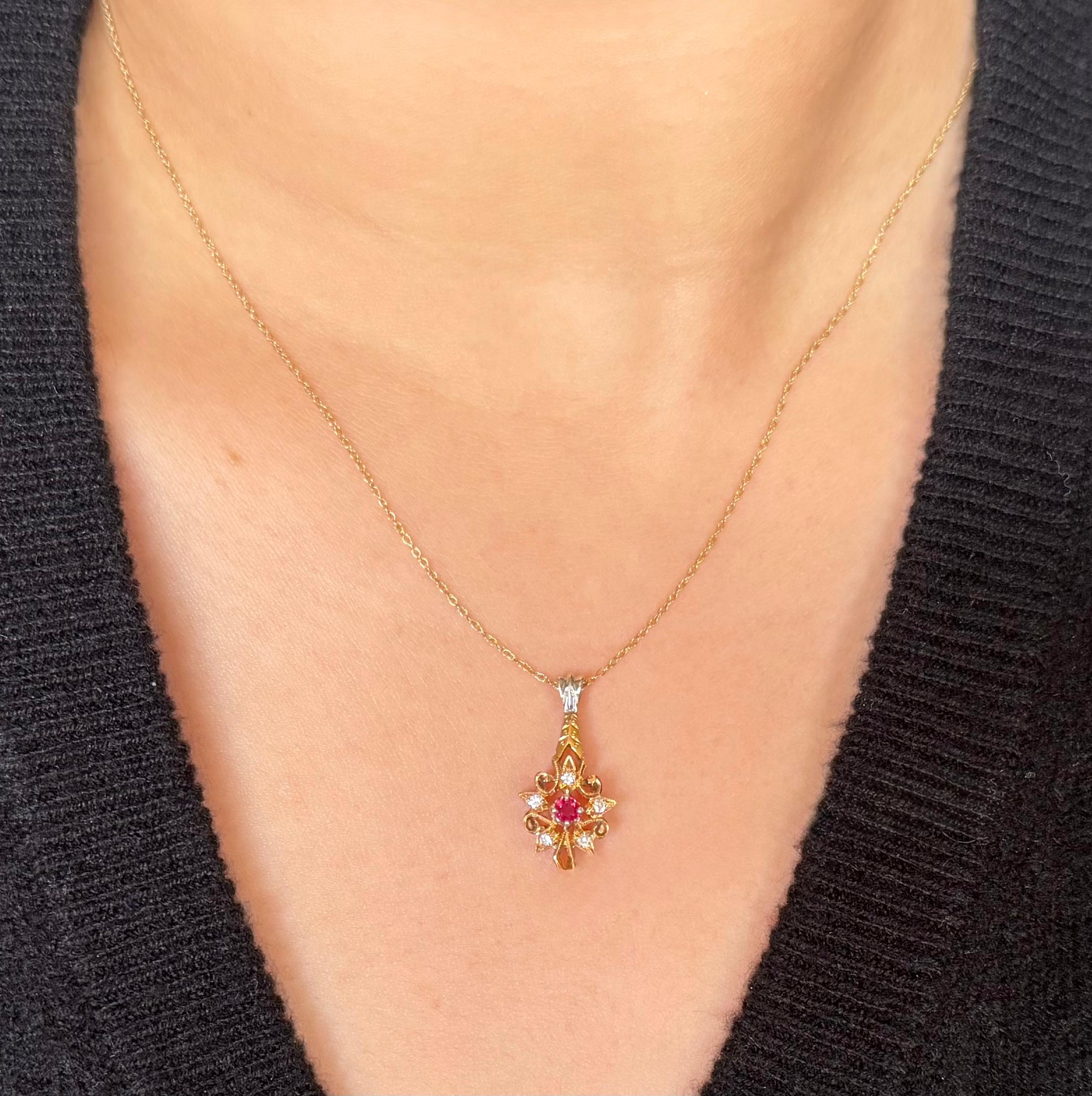 Two Tone Ruby and Diamond Pendant Necklace in vendita 1