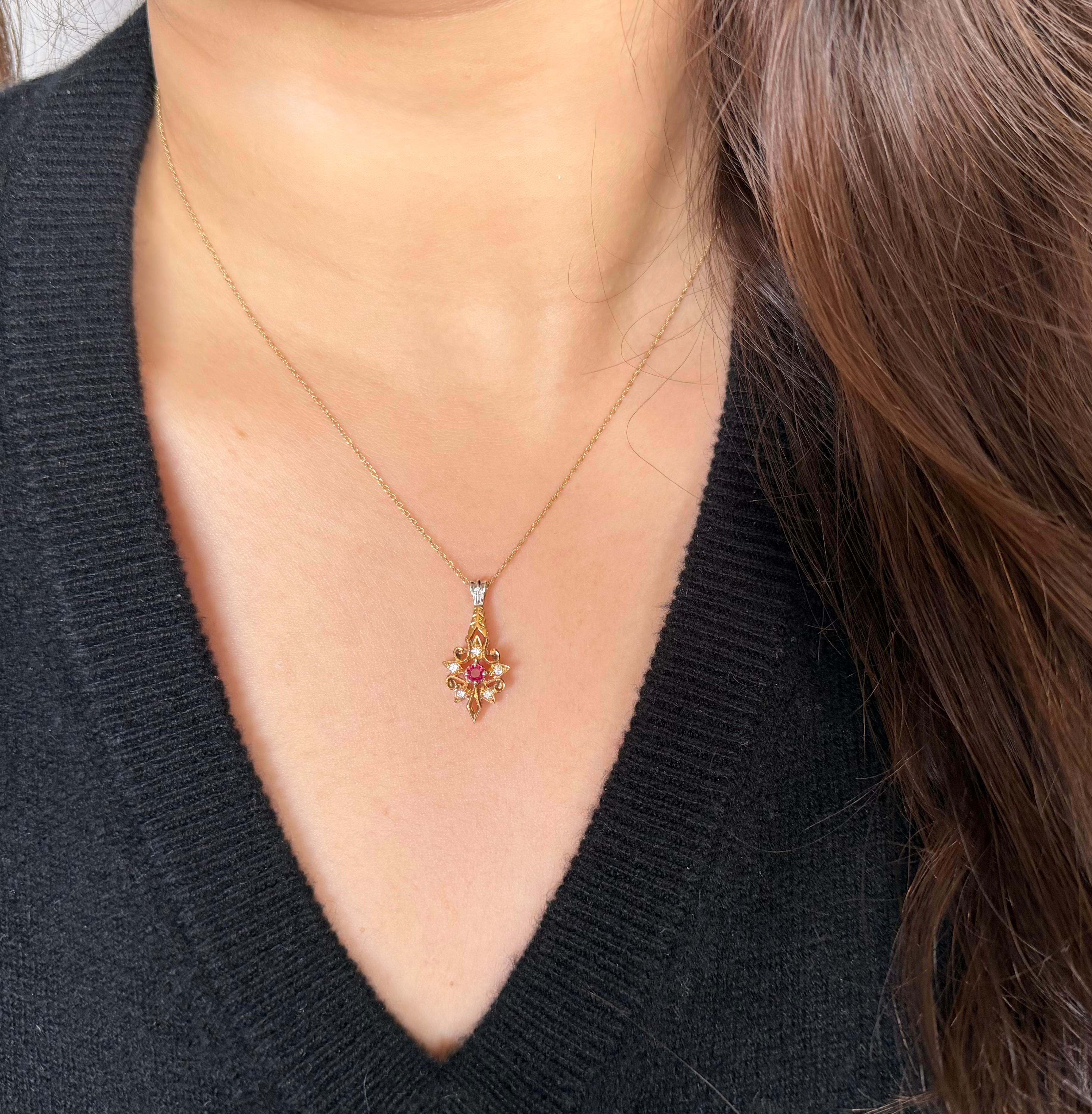 Two Tone Ruby and Diamond Pendant Necklace in vendita 2
