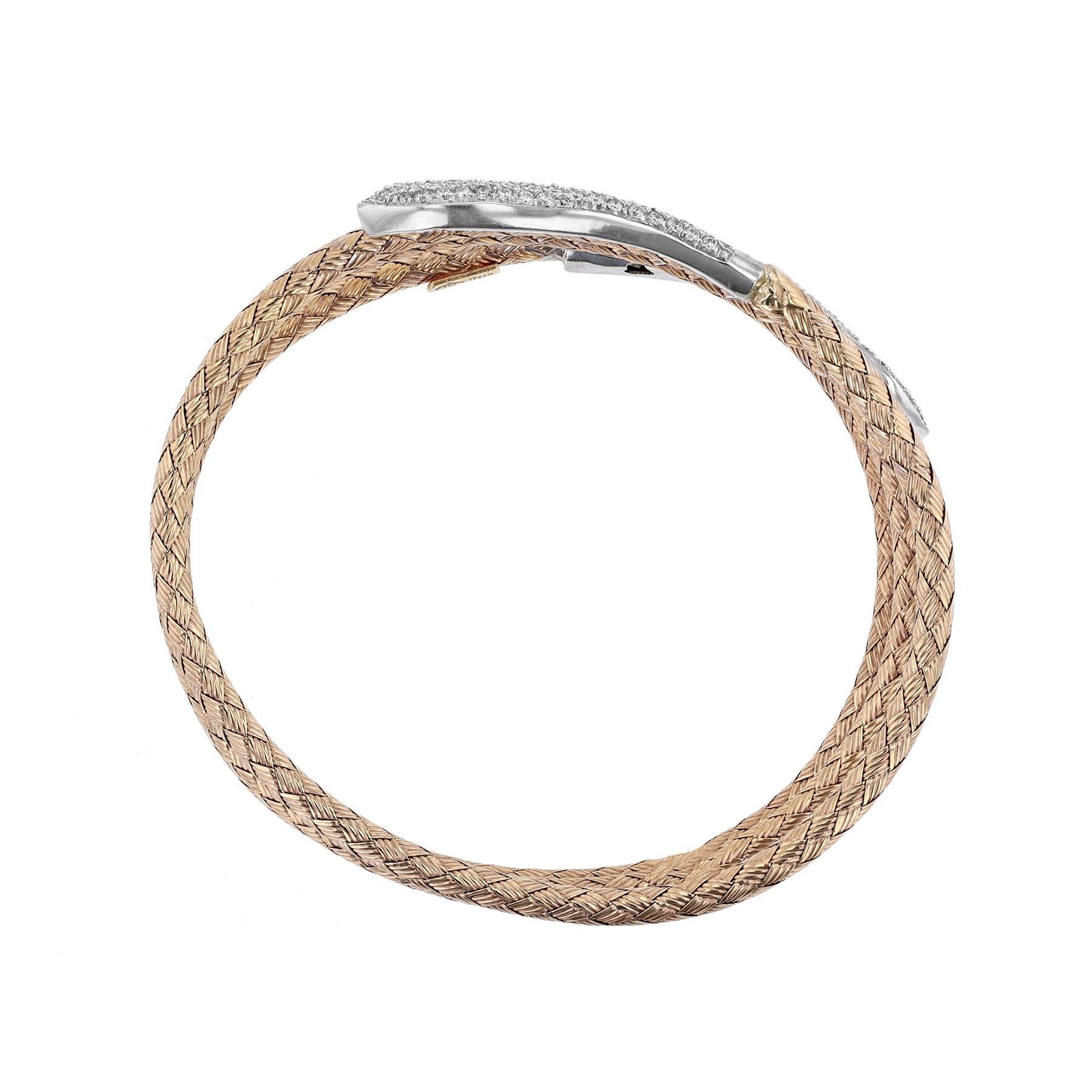 Taille ronde Bracelet de serpent bicolore avec diamants pavés en vente