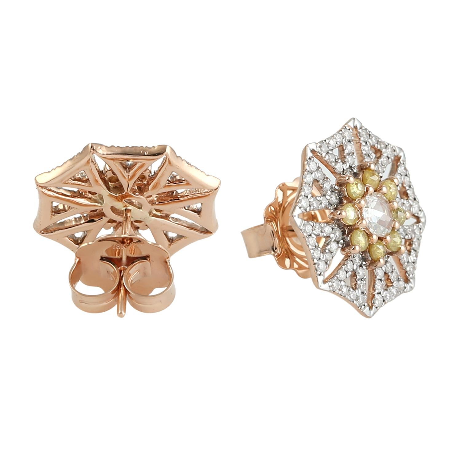Artisan Boucles d'oreilles en or 18 carats avec diamants en forme d'étoile en vente