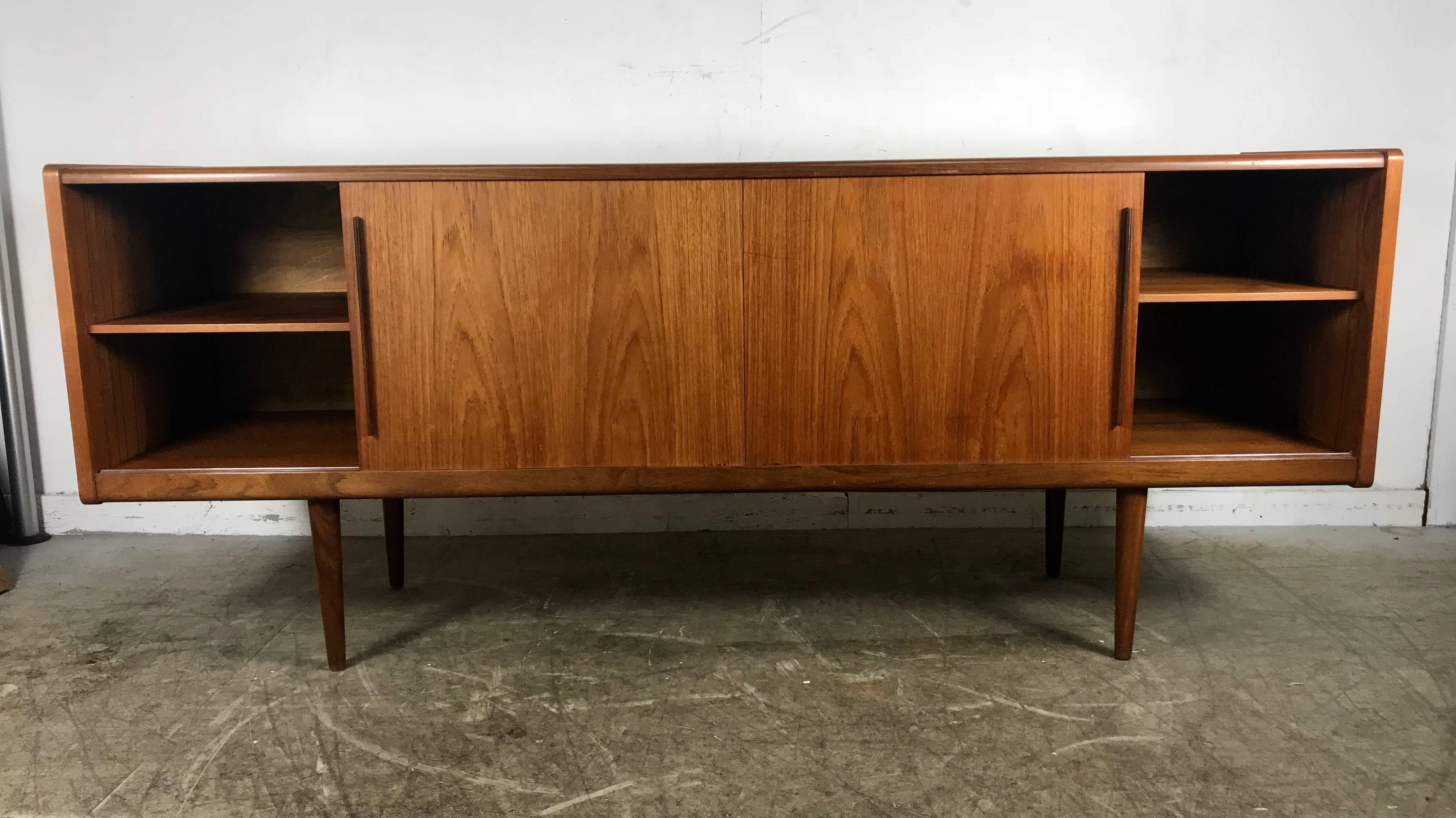 Scandinavian Modern Two-Tone Teak Danish Modern Credenza Centre Drawers, Sliding Doors