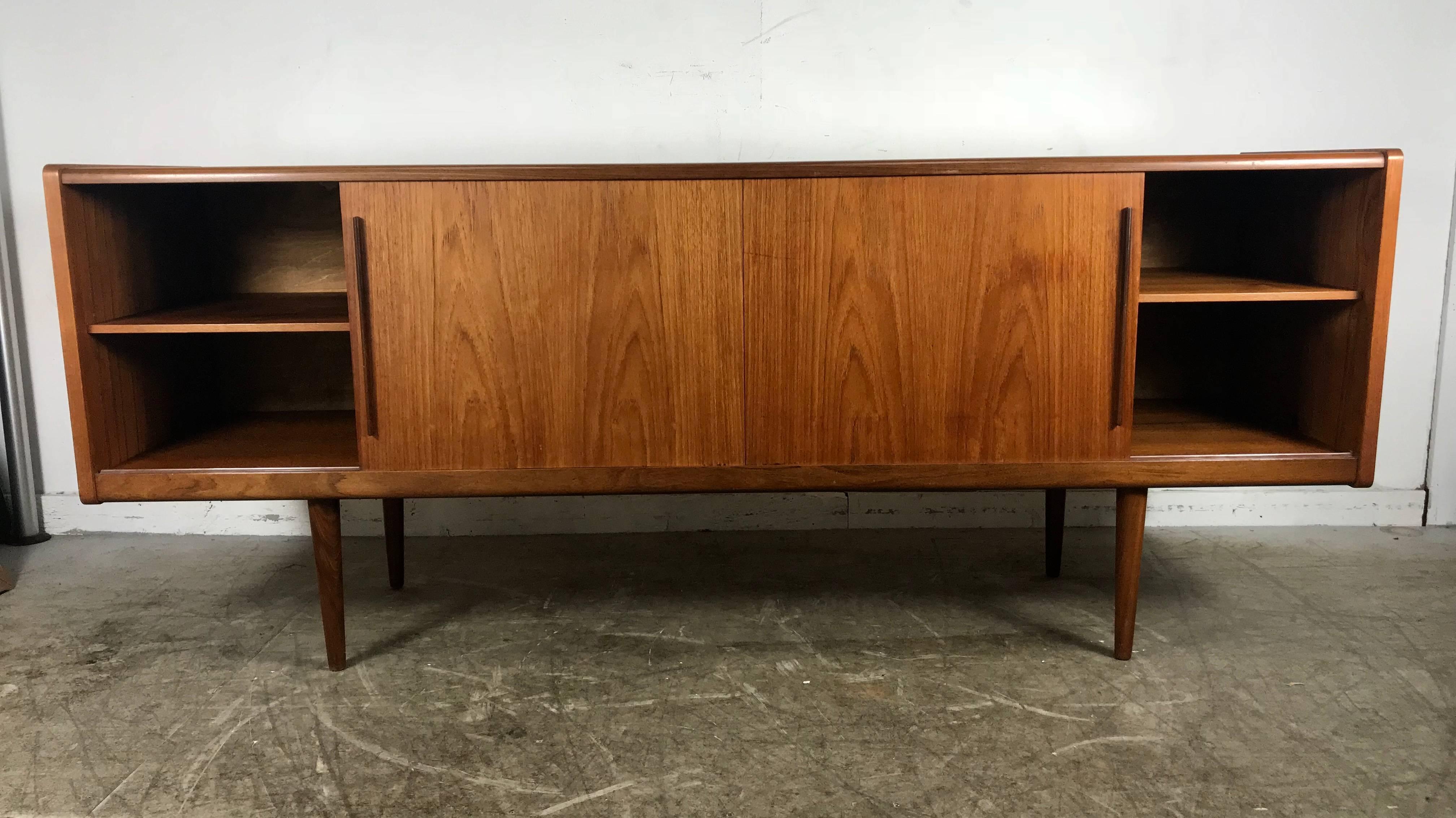 Scandinavian Modern Two-Tone Teak Danish Modern Credenza Centre Drawers, Sliding Doors For Sale