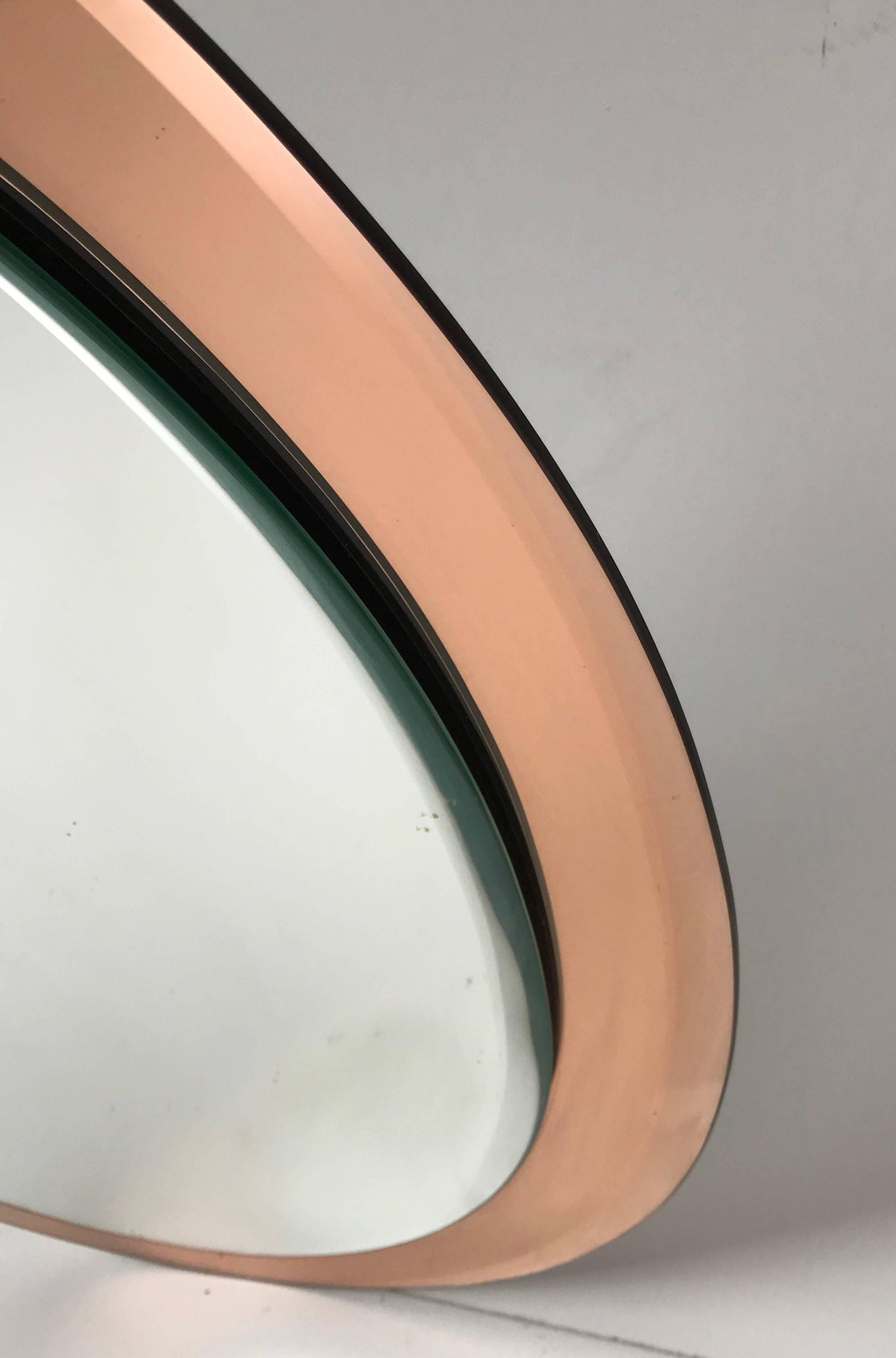 Beveled mirror from Veca, Italy, 1960s
Measure: Old pink frame with central bronze mirror 27