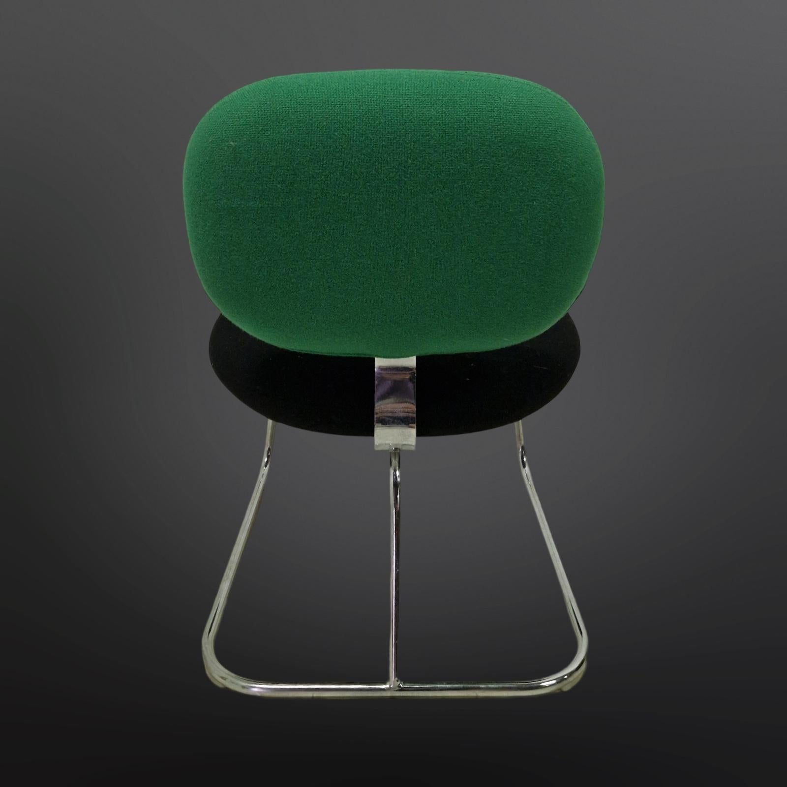 two tone Vega chair by Jasper Morrison for Artifort, Netherlands 1990s In Good Condition For Sale In ECHT, NL