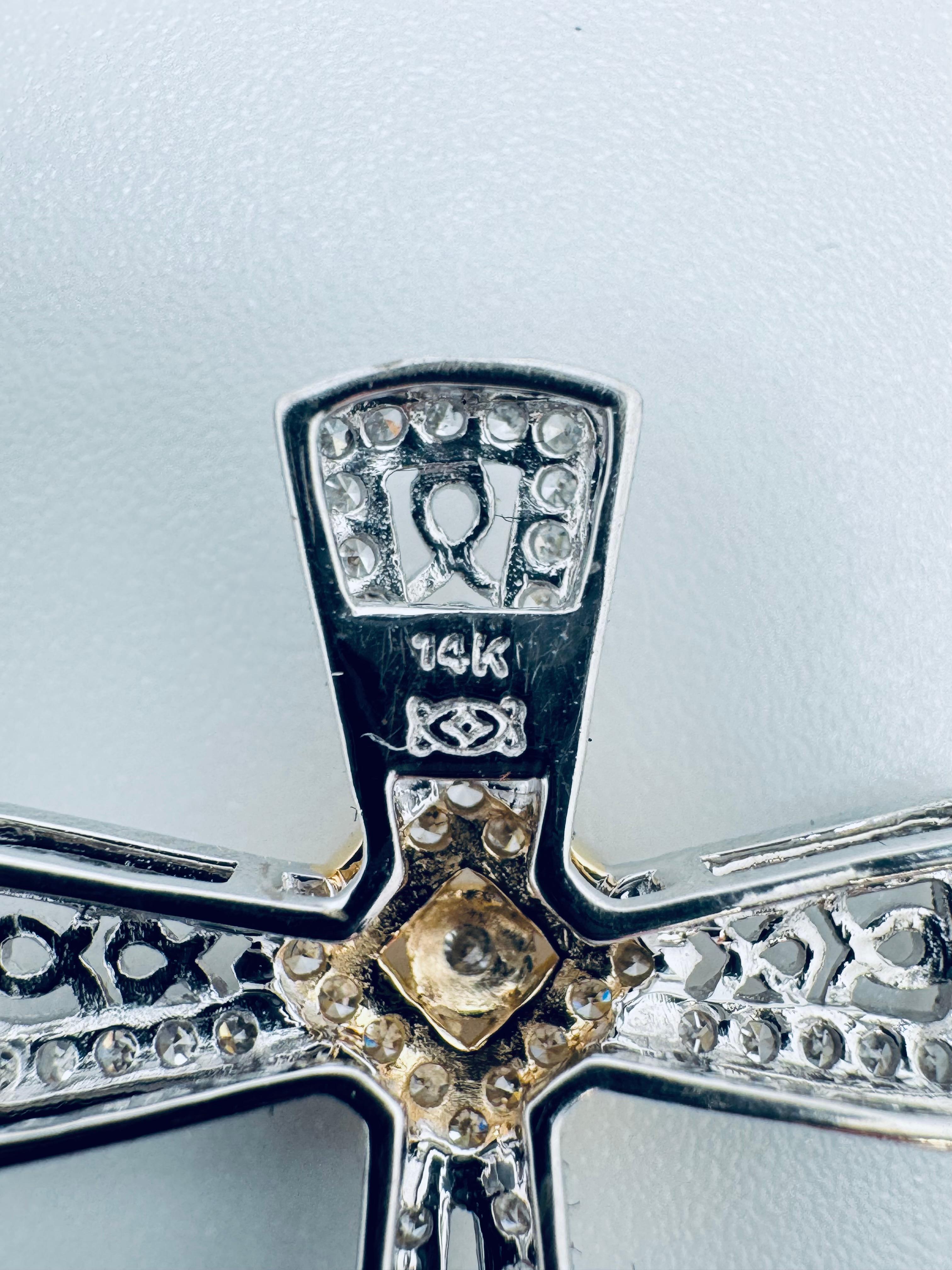 Ciondolo a croce con diamante in oro 14K bicolore in vendita 2