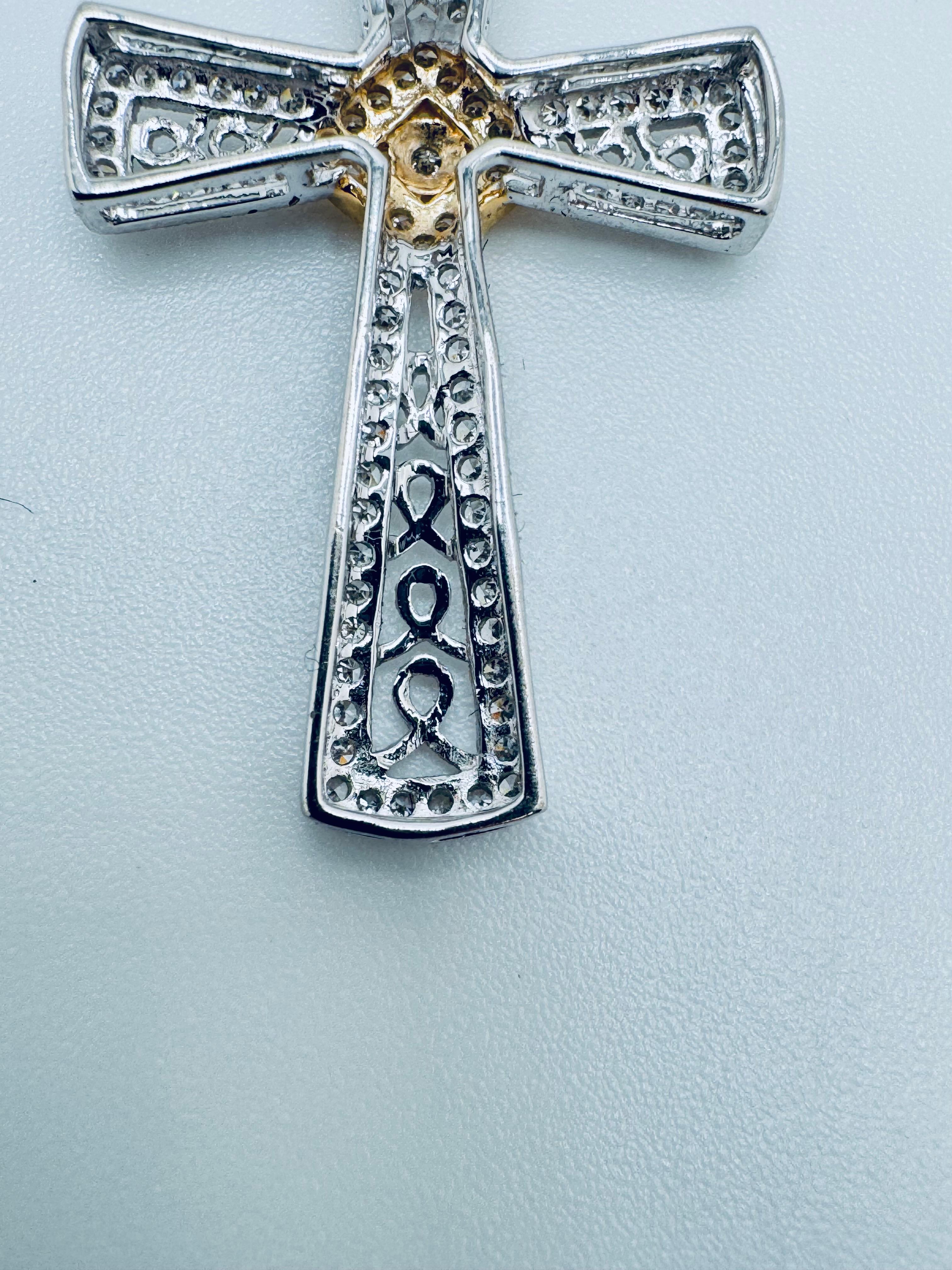 Ciondolo a croce con diamante in oro 14K bicolore in vendita 3