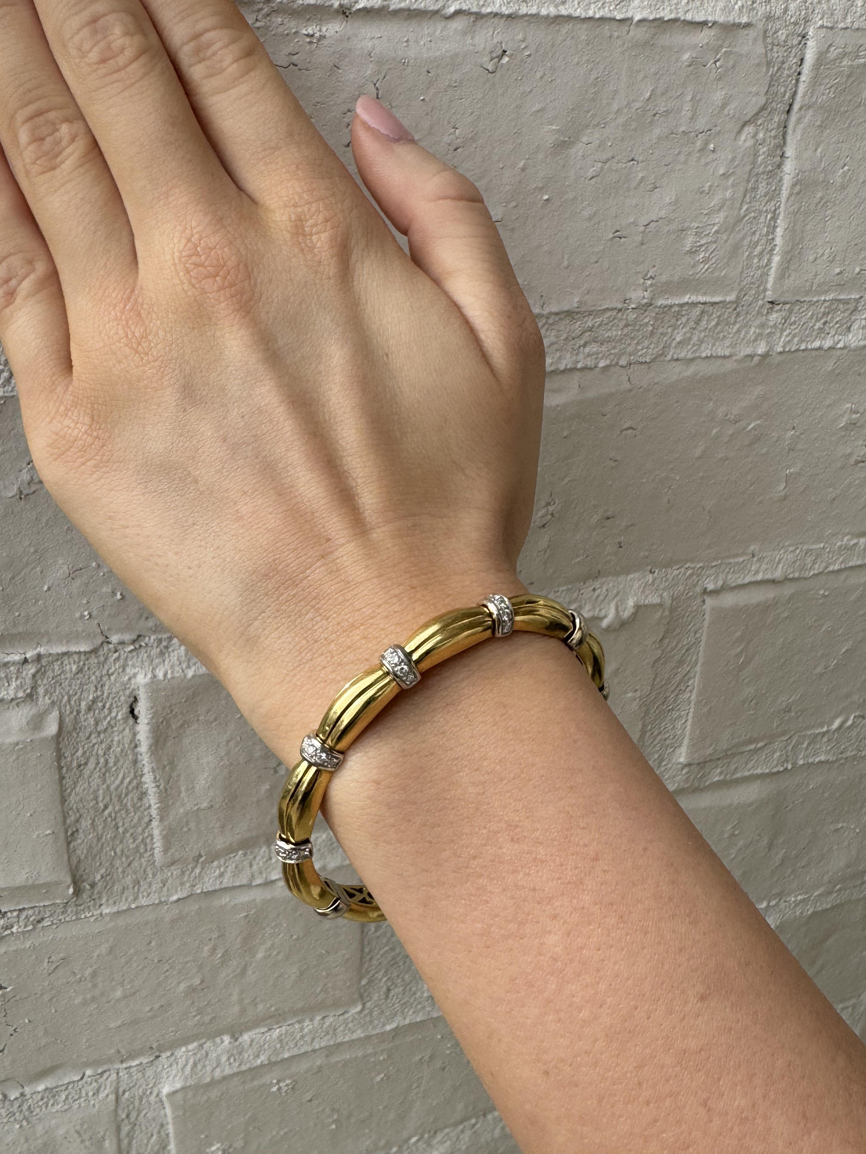 Taglio brillante Bracciale Bangle con diamanti in oro 18 carati bicolore in vendita