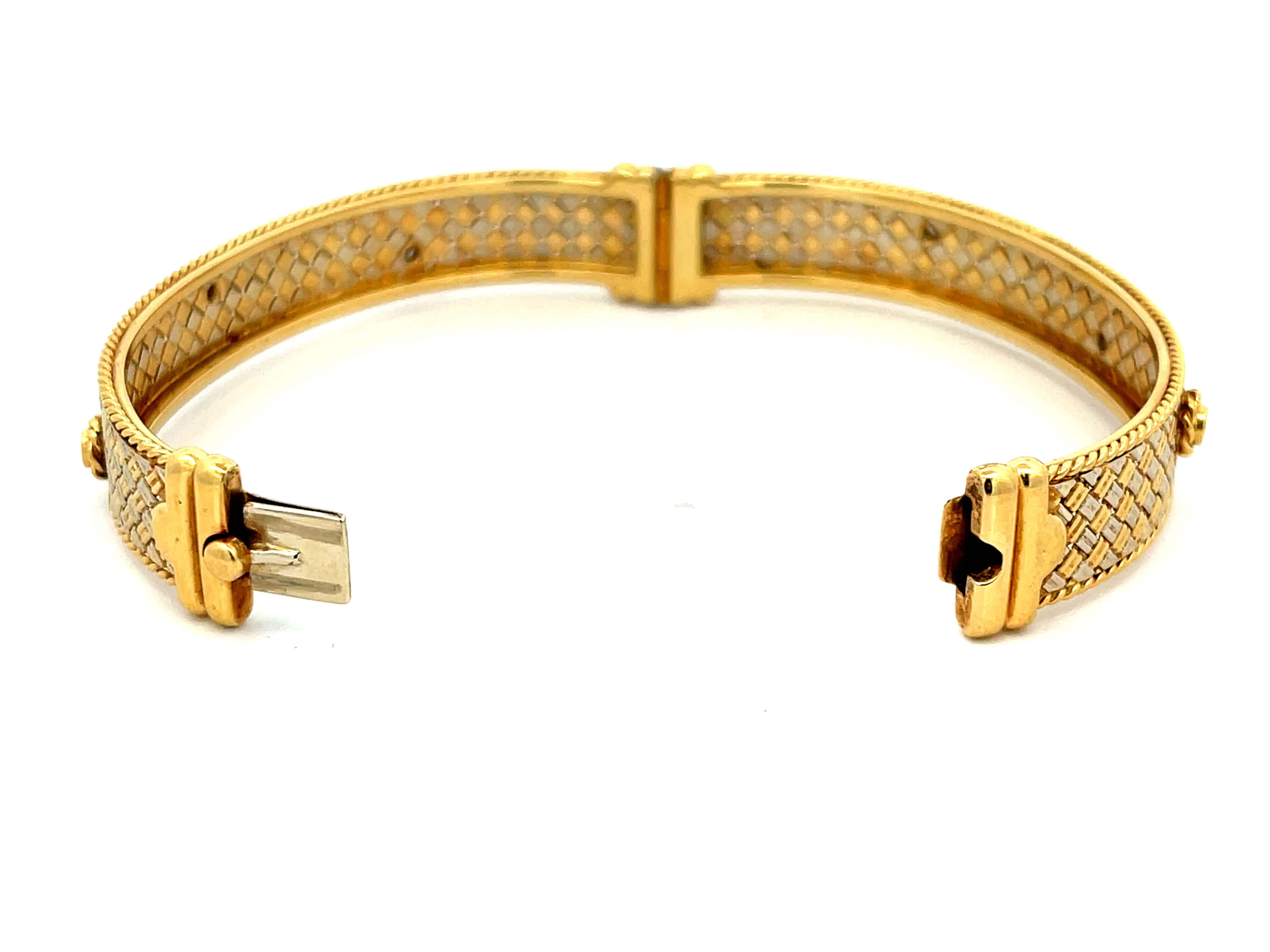 Bangle con diamante a fiore incernierato in oro 18 carati bicolore In condizioni ottime in vendita a Honolulu, HI