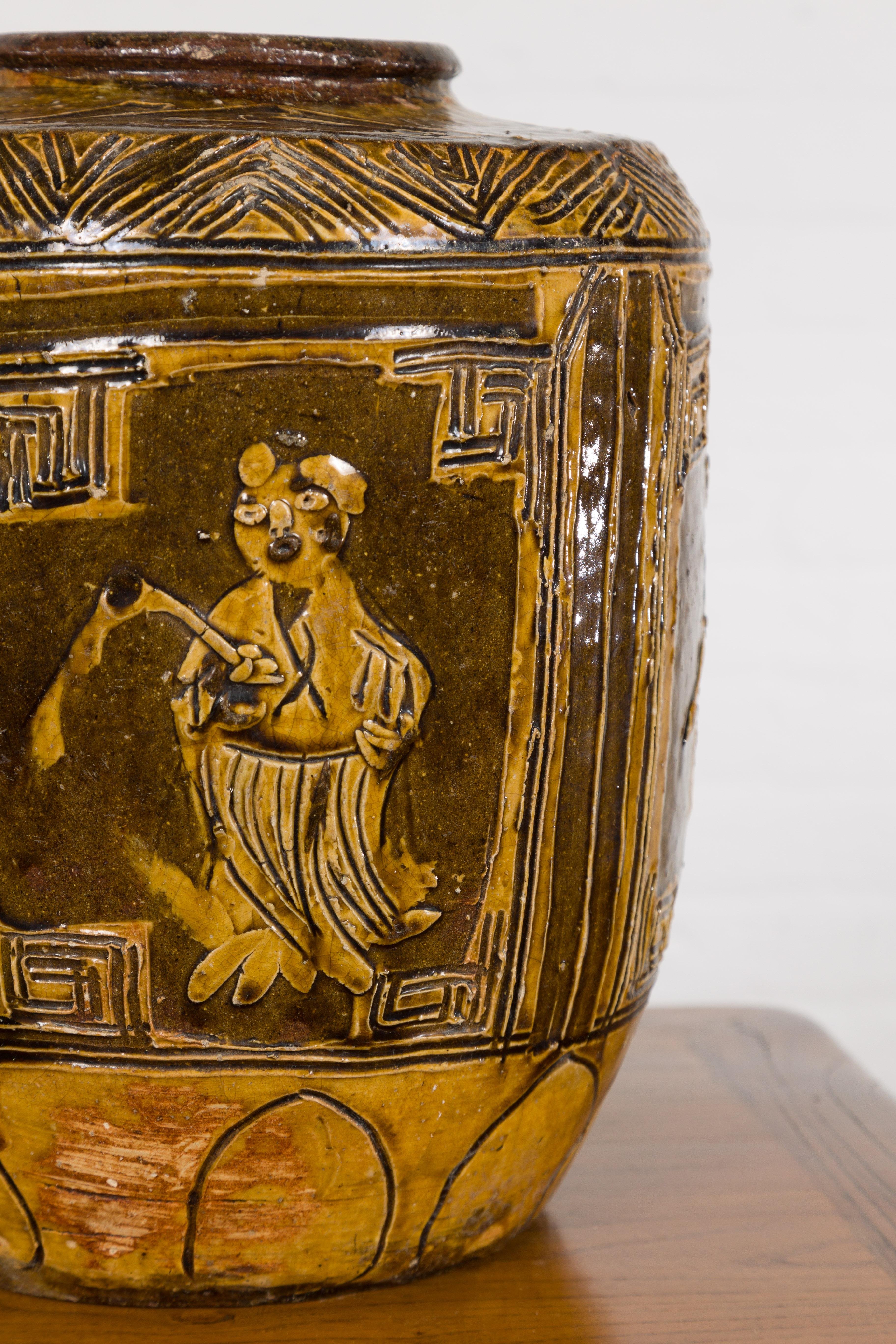 Zweifarbige braune Vase mit Figuren im archaischen Stil und kalligraphischen Motiven im Angebot 3