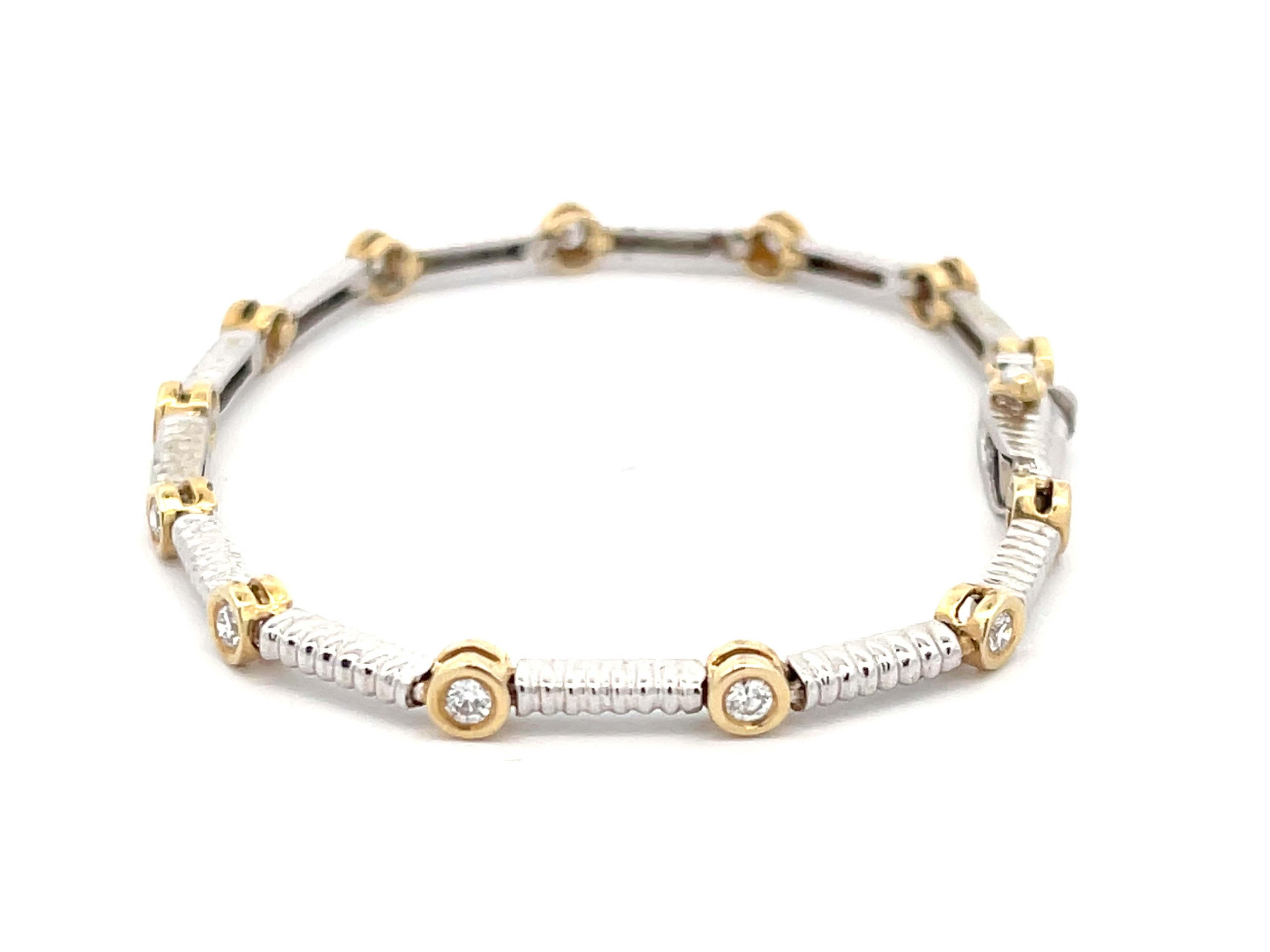 Two Toned Diamond Bracelet in 14k Gold In Excellent Condition For Sale In Honolulu, HI