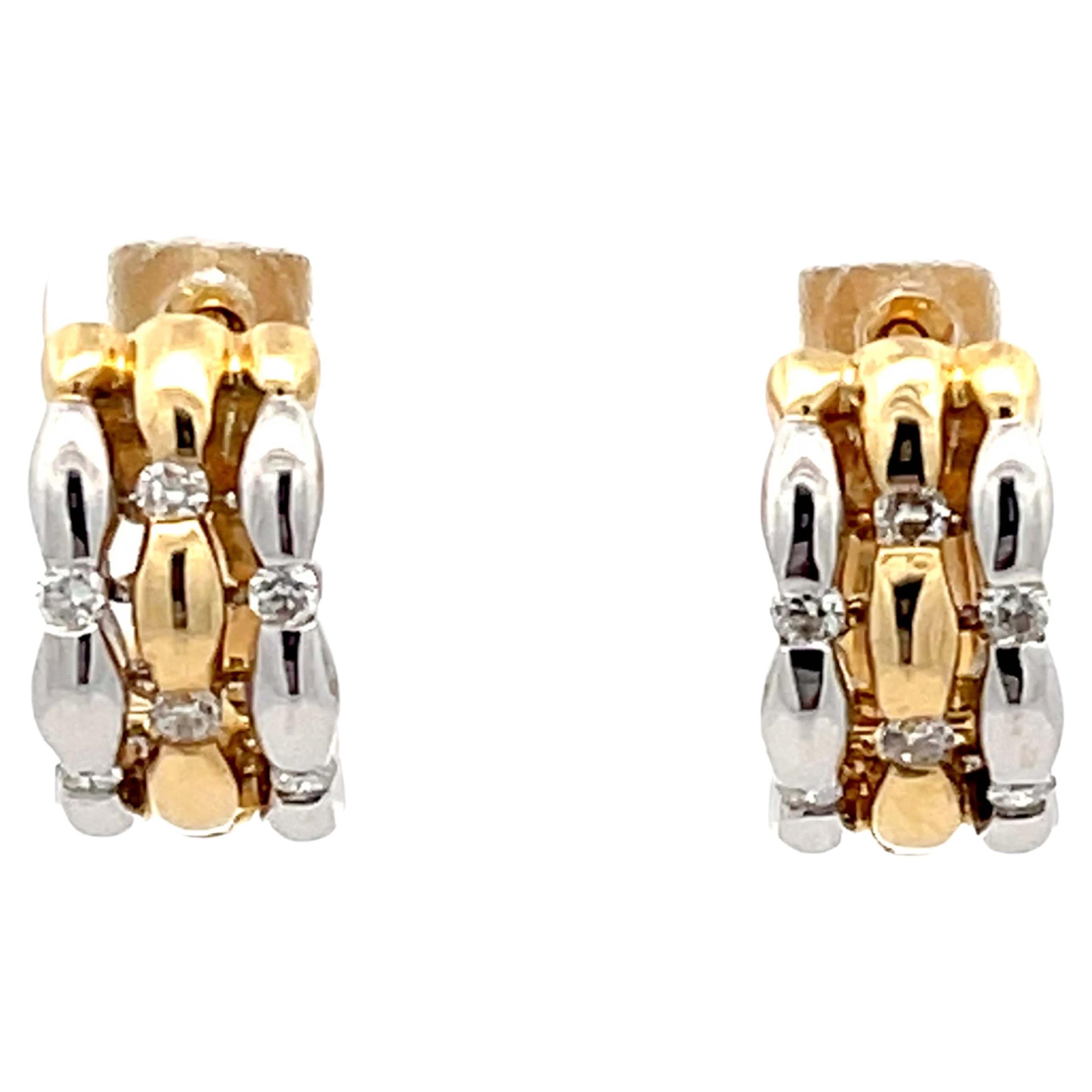 Boucles d'oreilles en or jaune et blanc 14k avec diamants bicolores En  vente sur 1stDibs