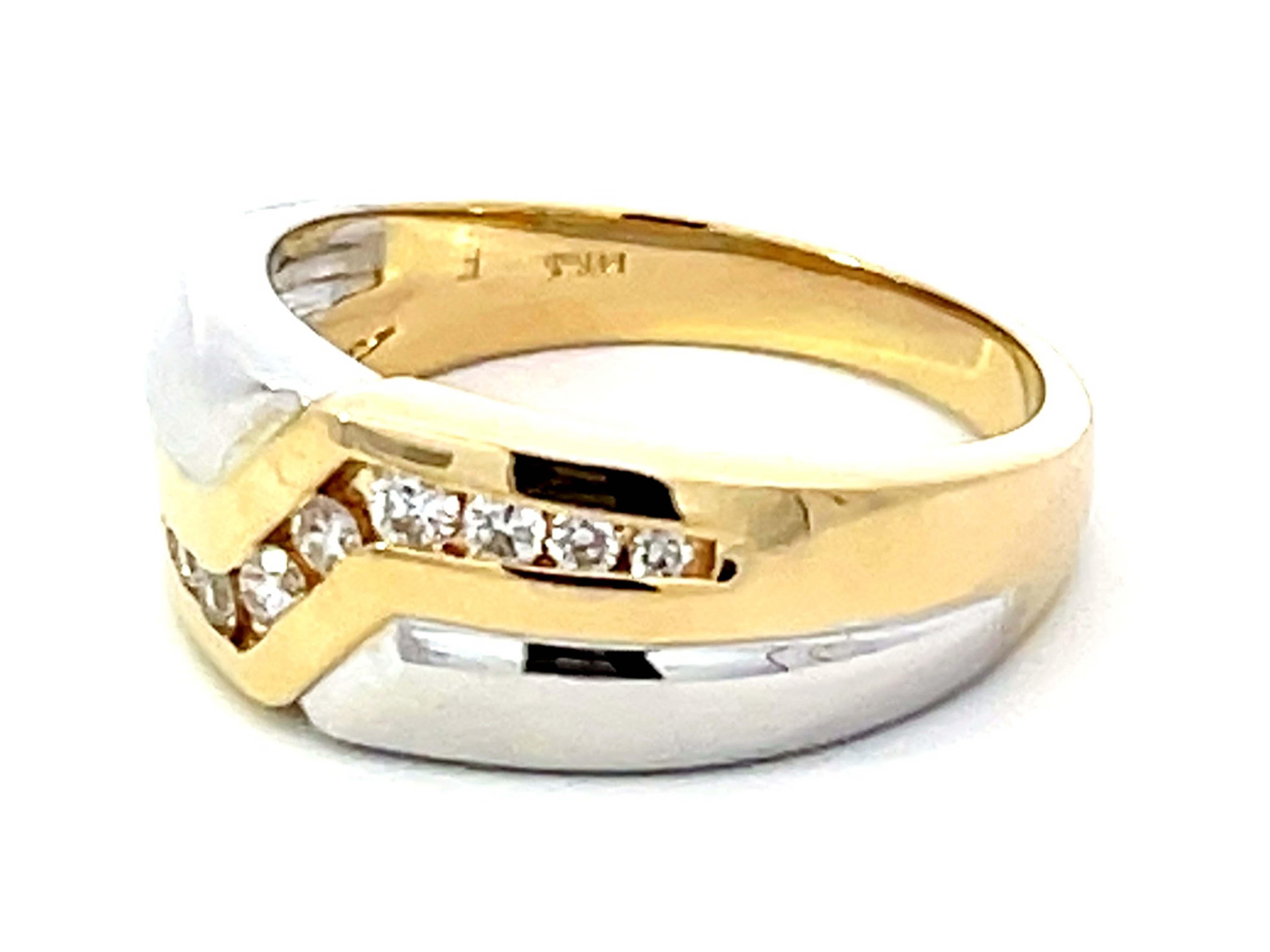 Zweifarbiger Herrenring aus Gold mit Diamanten aus 14 Karat Gelbgold (Brillantschliff) im Angebot