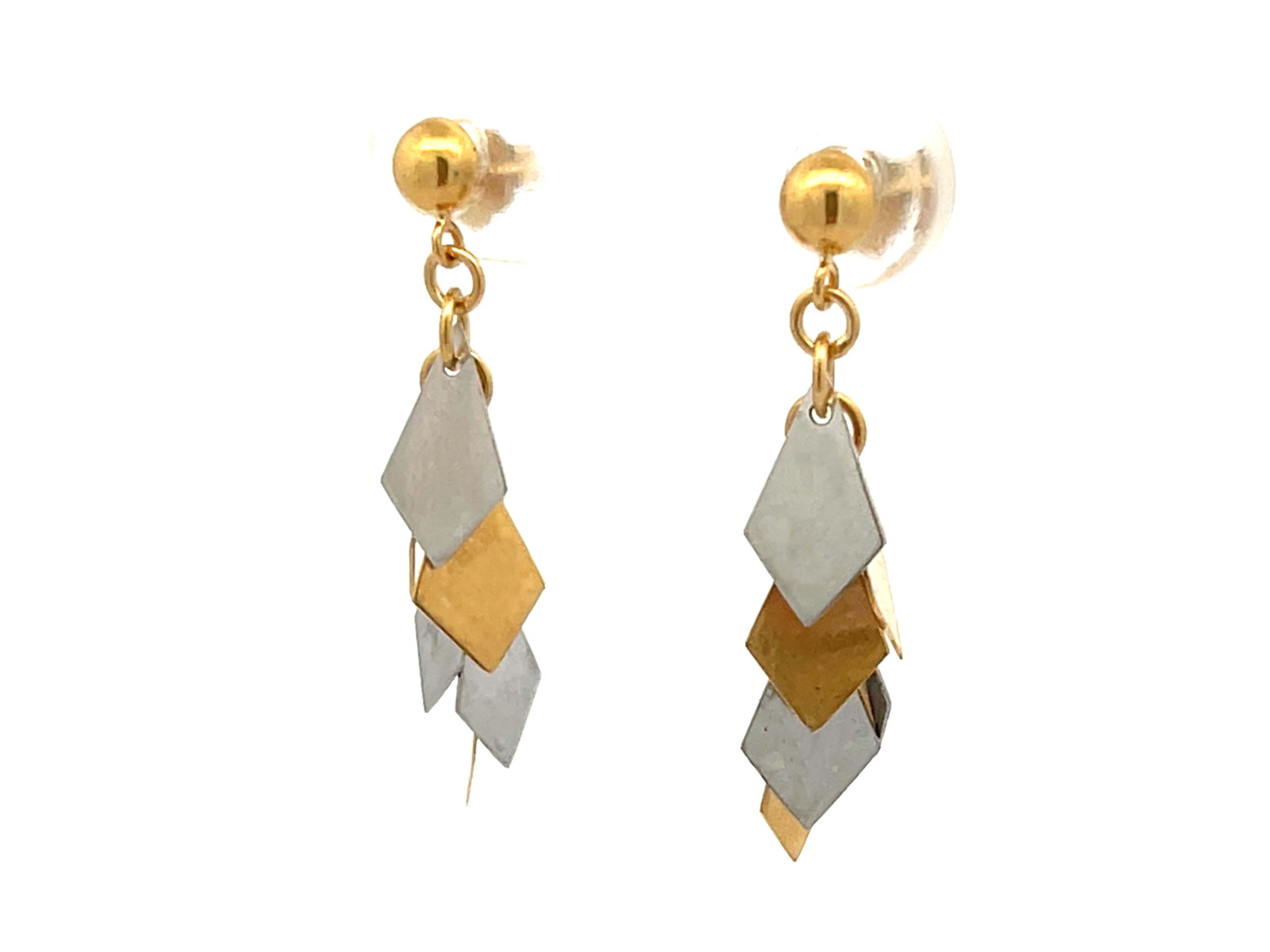 Two Toned Kite Shaped Dangly Earrings in Platinum and 18k Yellow Gold In Excellent Condition For Sale In Honolulu, HI