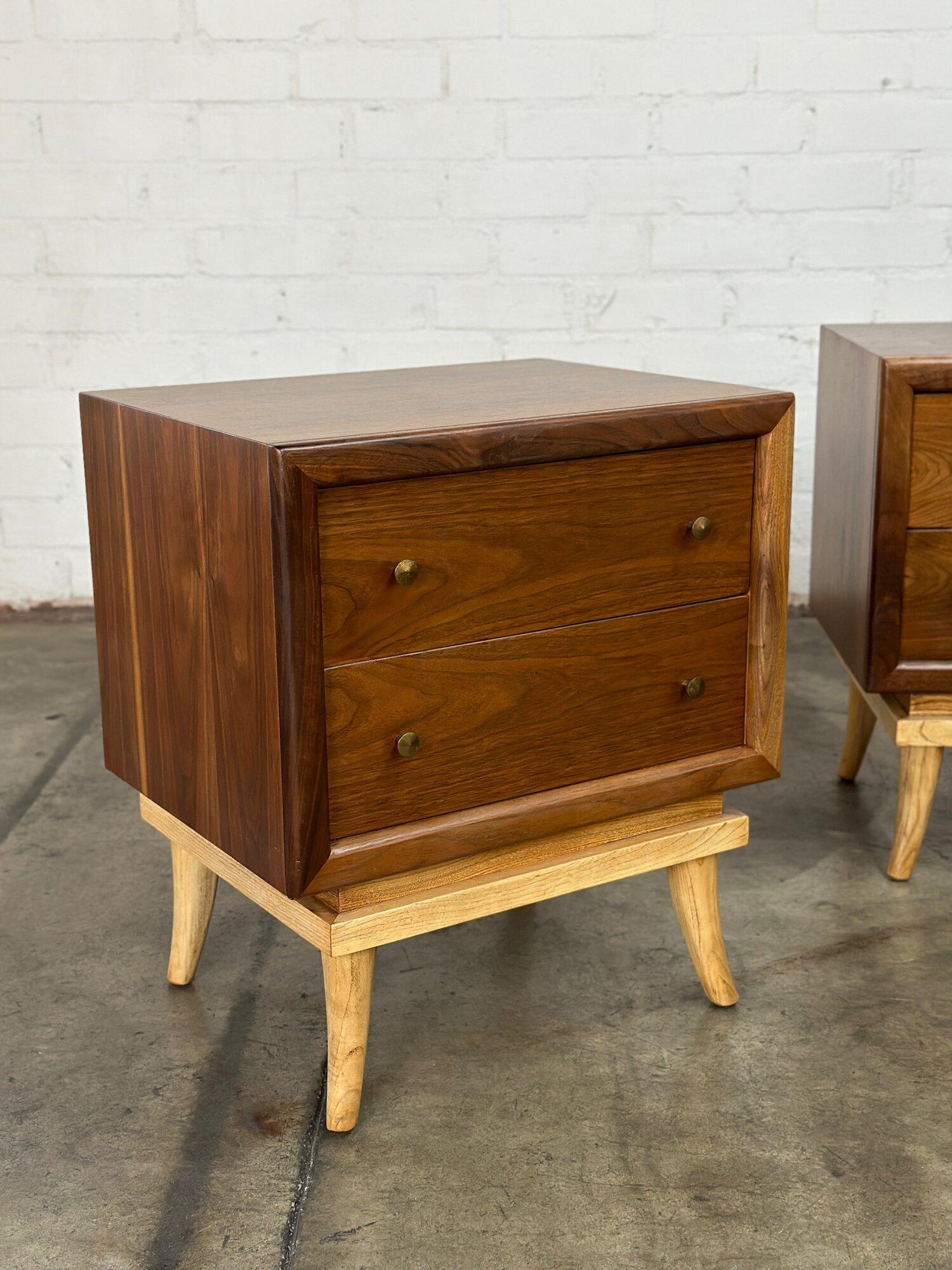 W22 D17 H25

1960’s Two toned Nightstands by American of Martinsville. Made out of Walnut and Oak with paginated brass hardware.

Price is for the pair*