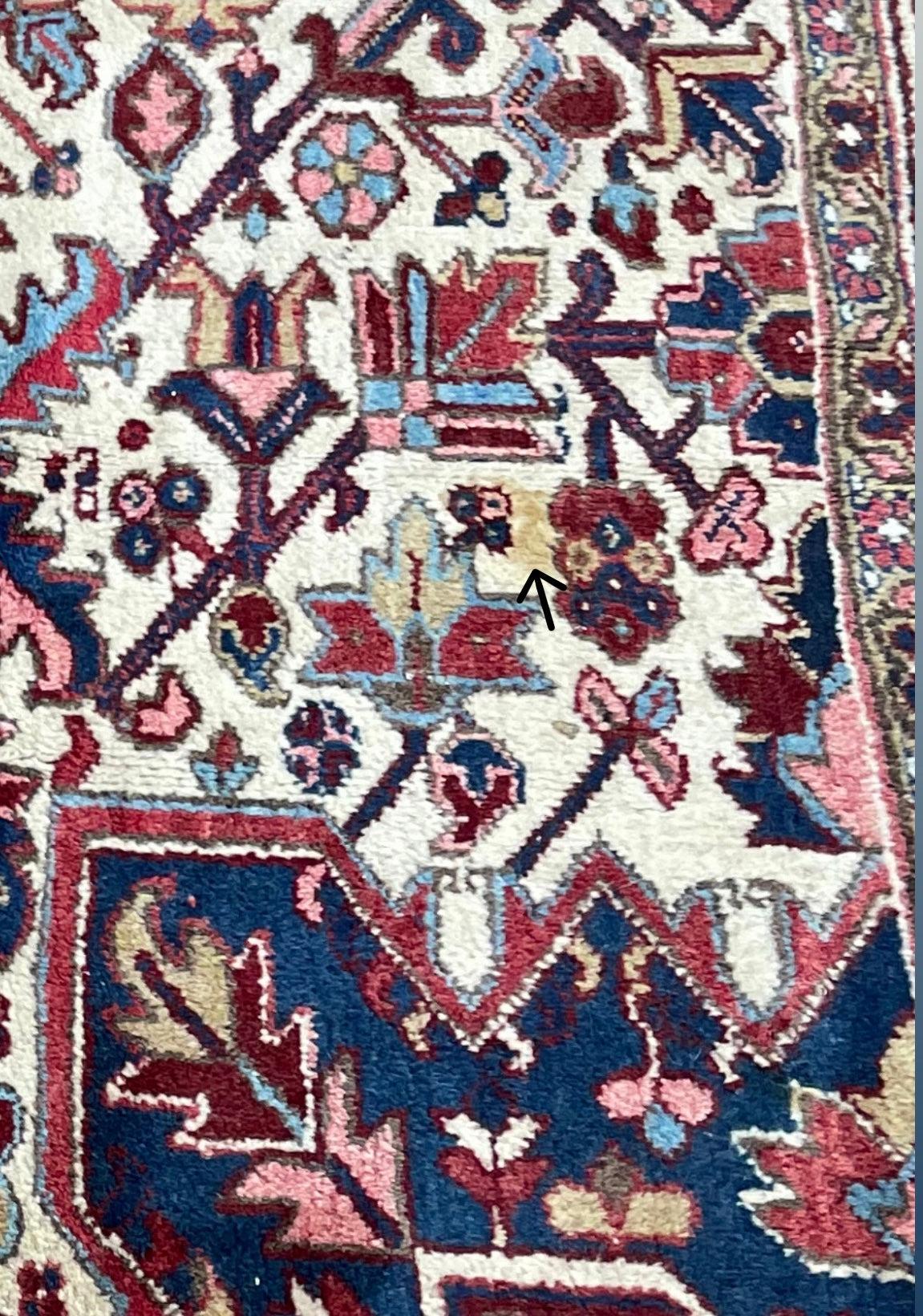 Two-toned Palace Size Vintage Northwest Tribal Heriz Rug, c.1950's For Sale 7