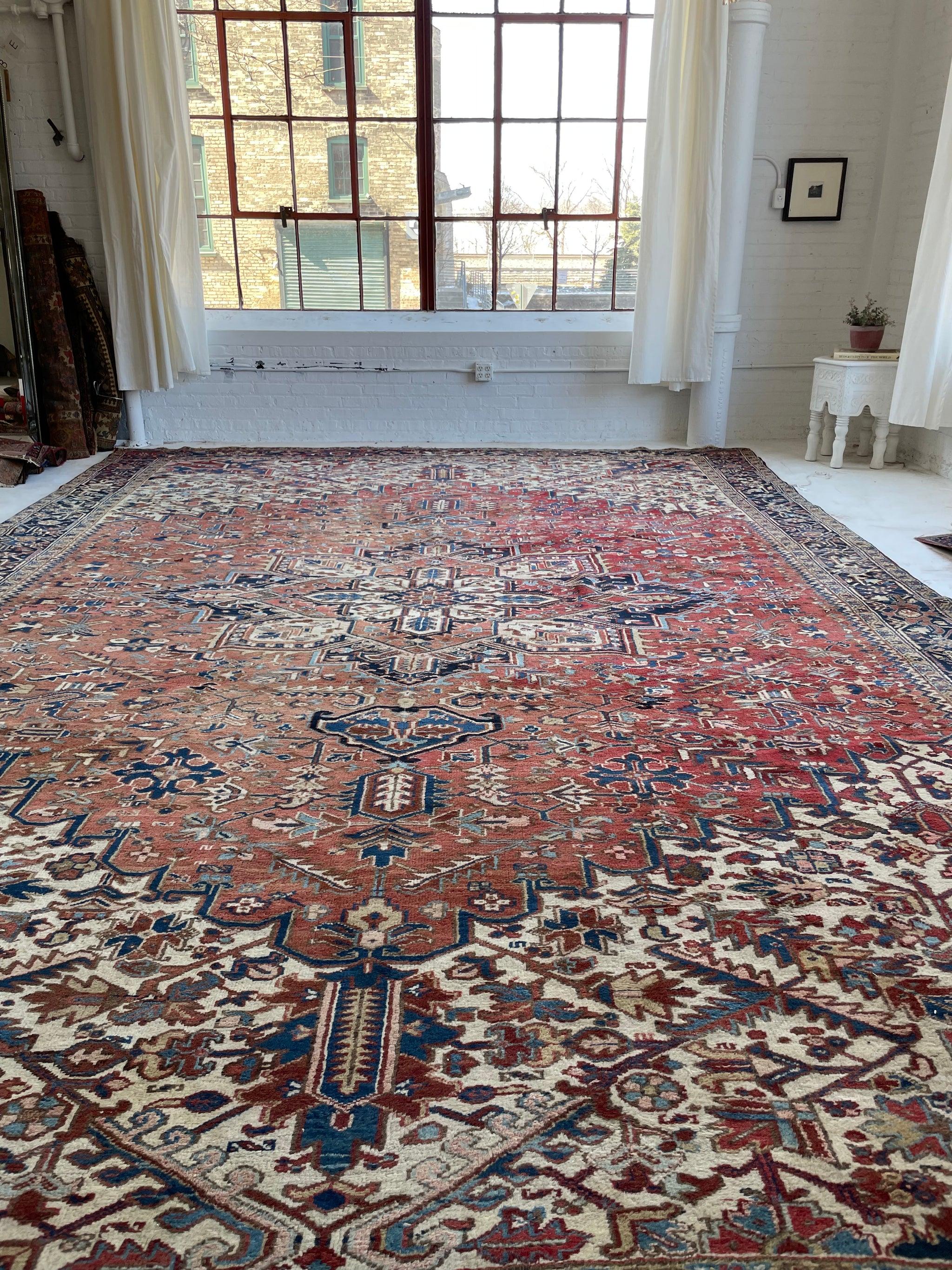 Two-toned Palace Size Vintage Northwest Tribal Heriz Rug, c.1950's For Sale 15