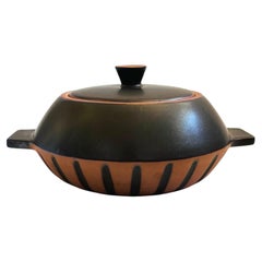 Ciotola da portata vintage in gres bicolore in stile Mid-Century Modern con coperchio, intorno al 1970