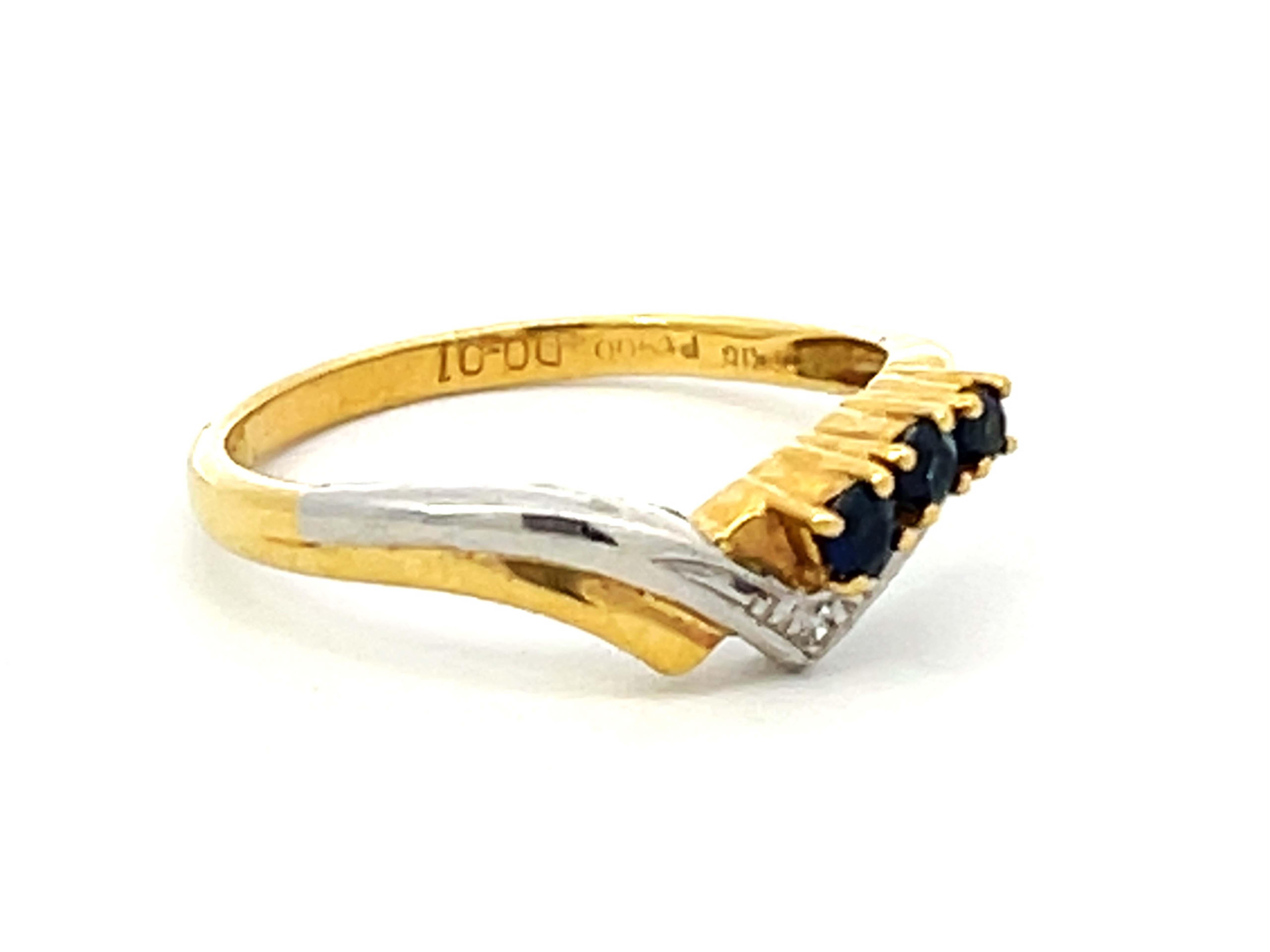 Round Cut Two Toned V Shaped Sapphire and Diamond Ring in 18k Yellow Gold and Platinum For Sale