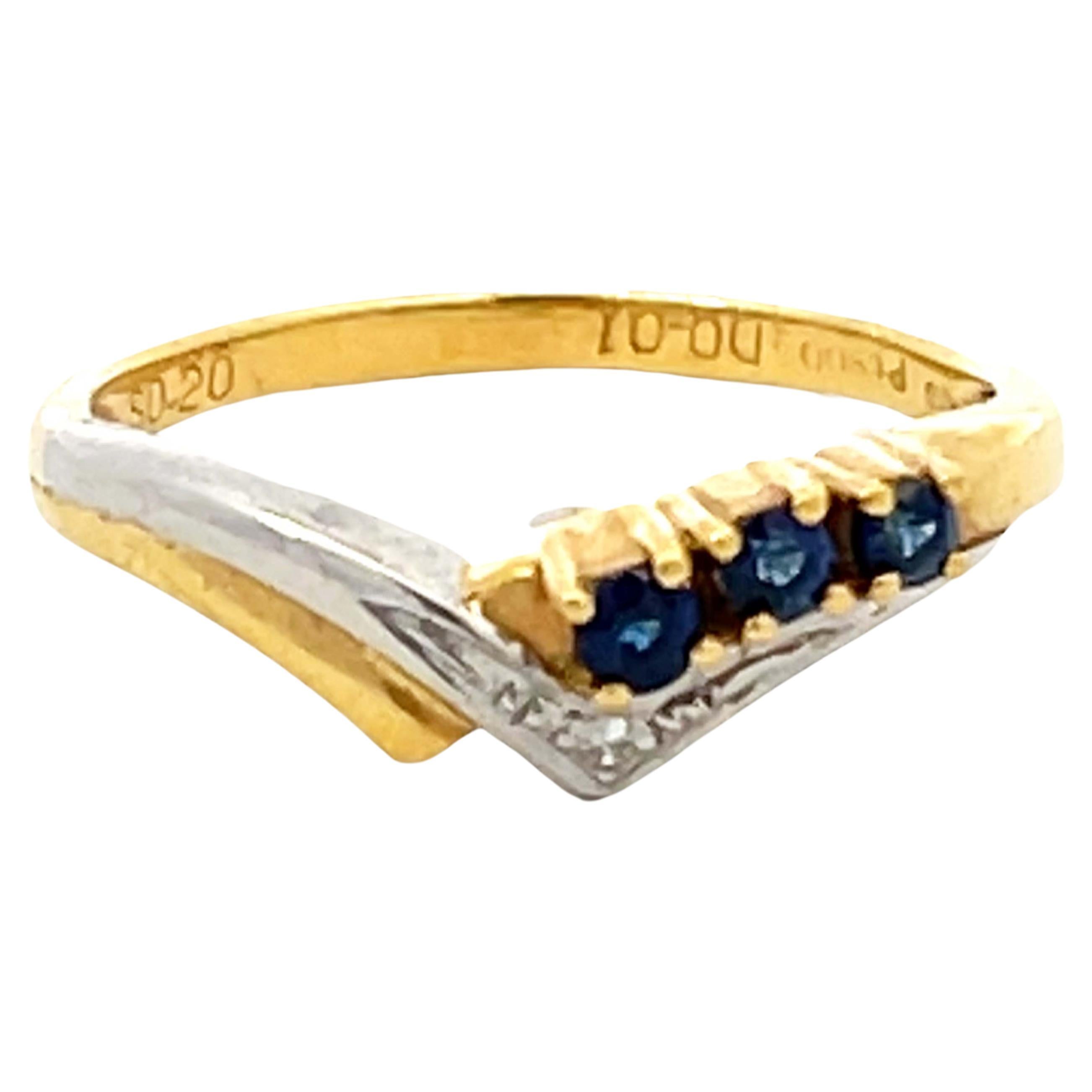 Two Toned V Shaped Sapphire and Diamond Ring in 18k Yellow Gold and Platinum For Sale