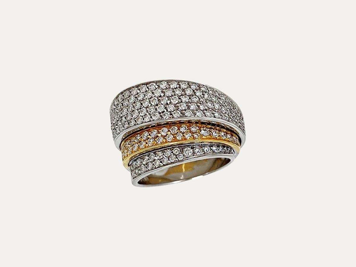 Contemporain Bague en or deux tons avec diamants en vente