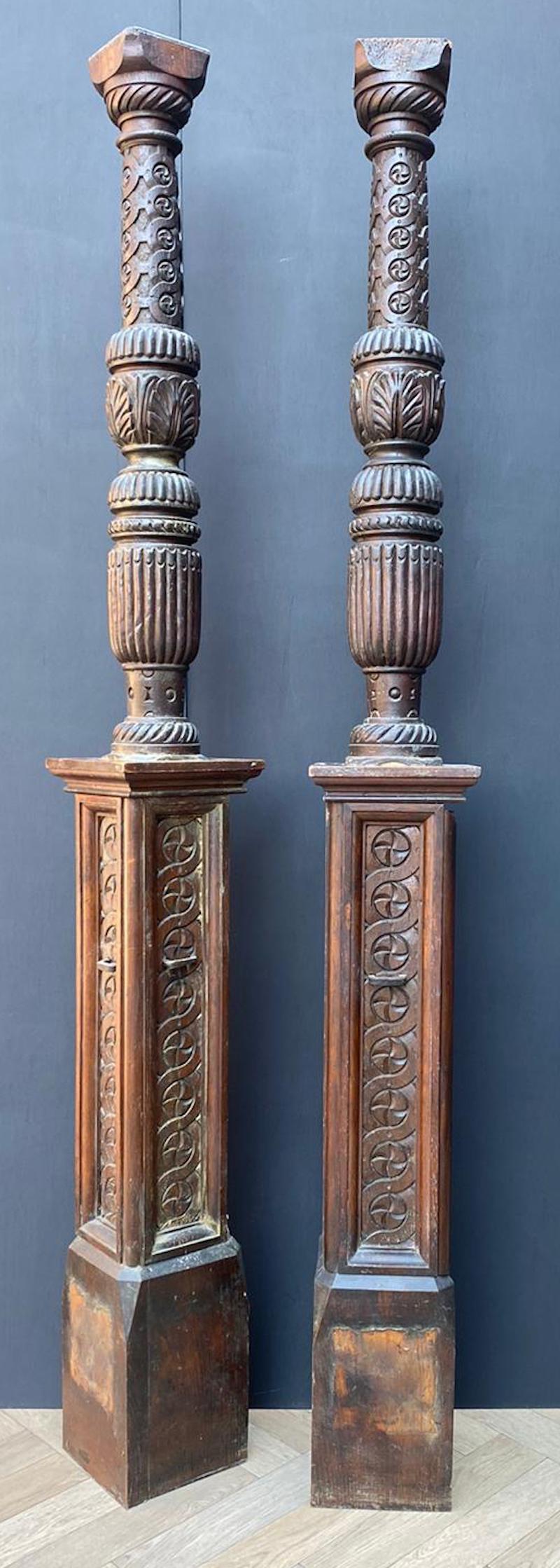 Two Tudor Period Carved Oak Columns In Fair Condition In Wormelow, Herefordshire