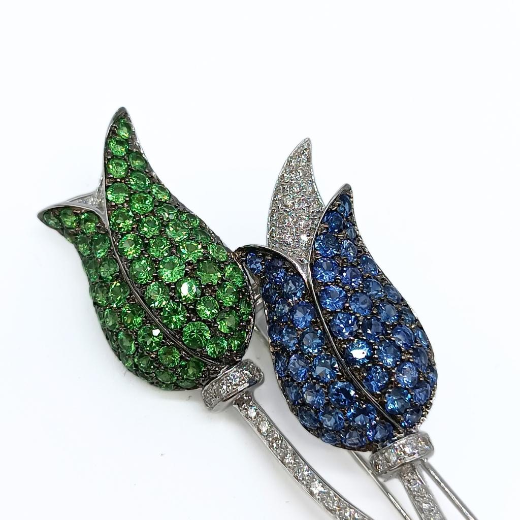 Brilliant Cut Two Tulips Brooch in White Gold with Diamonds, Tsavorites and Sapphires For Sale