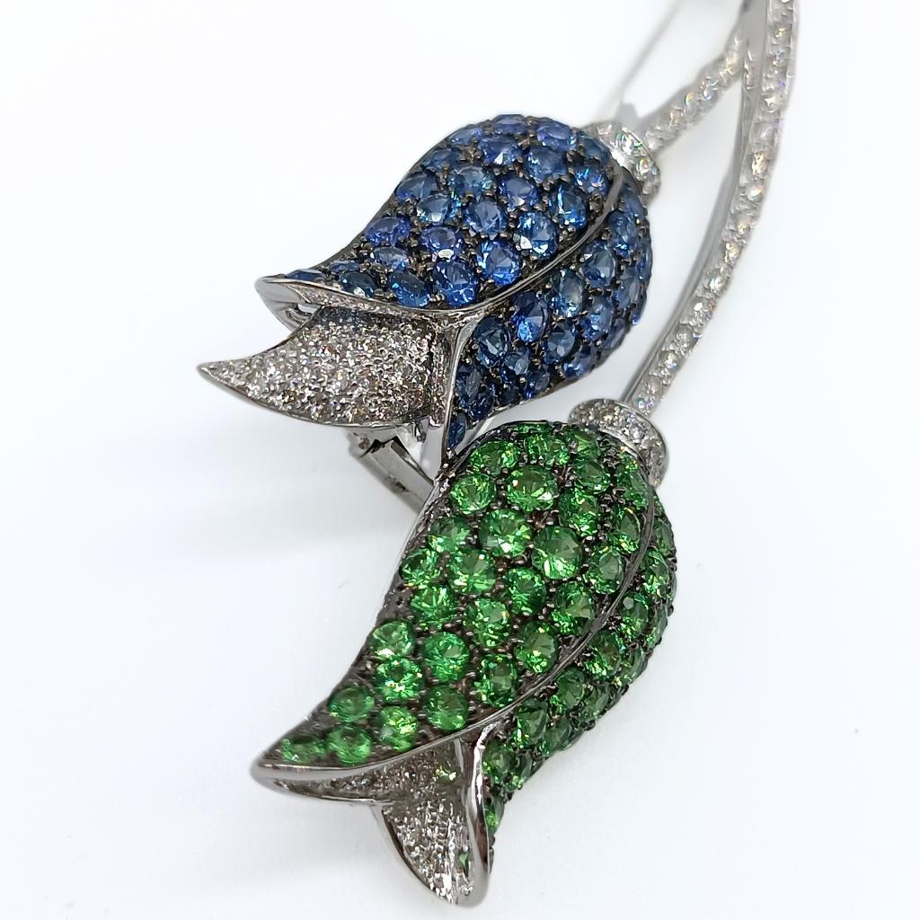 Women's or Men's Two Tulips Brooch in White Gold with Diamonds, Tsavorites and Sapphires For Sale
