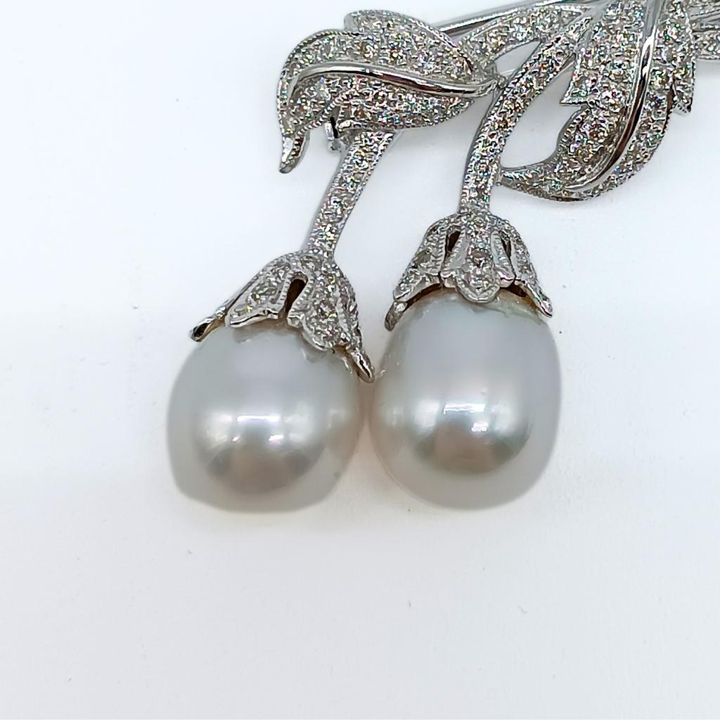 Two Tulips on branch in White Gold with Diamonds and Pearls For Sale 1